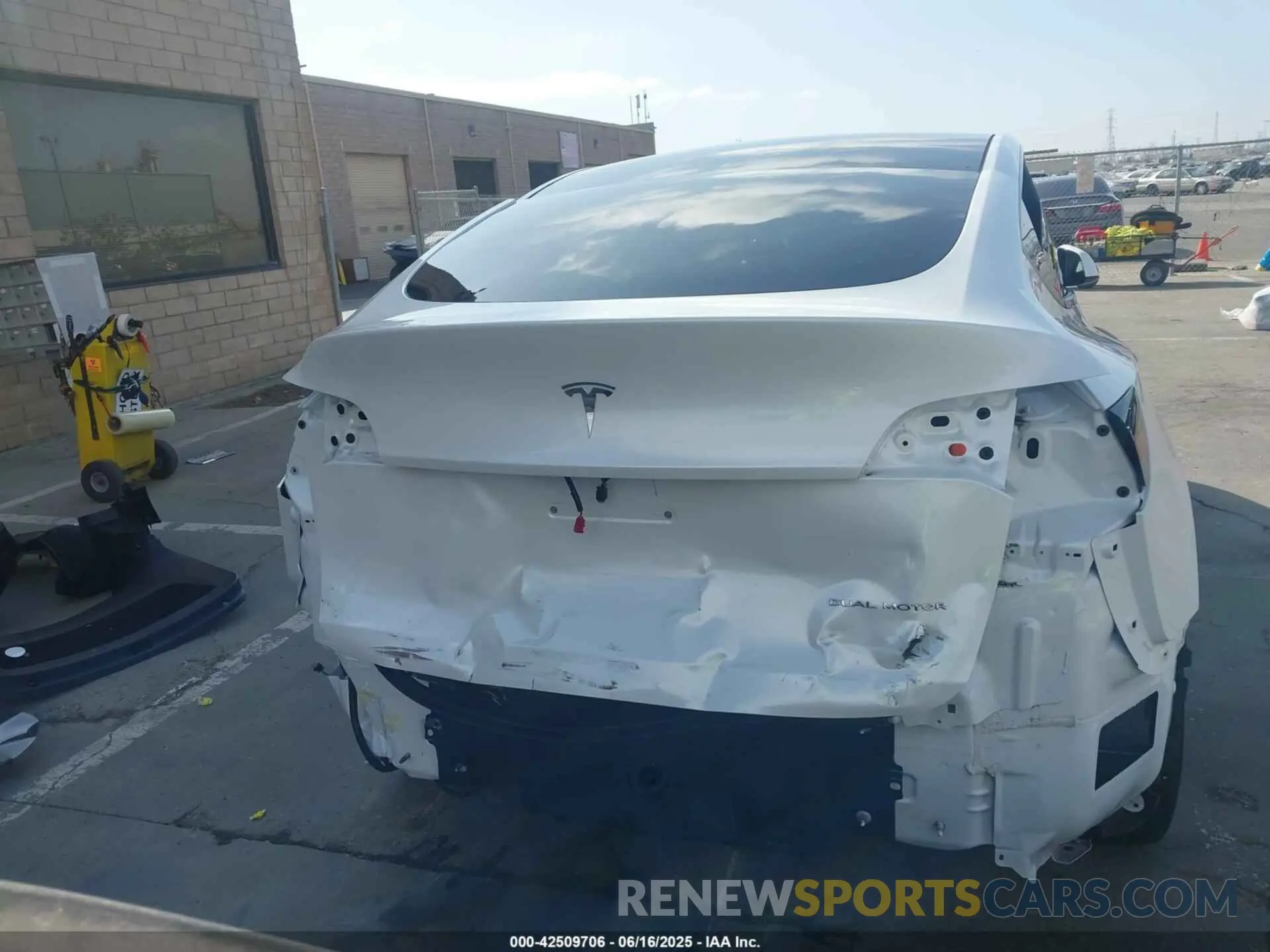 17 Photograph of a damaged car 7SAYGDEE2PF832769 TESLA MODEL Y 2023