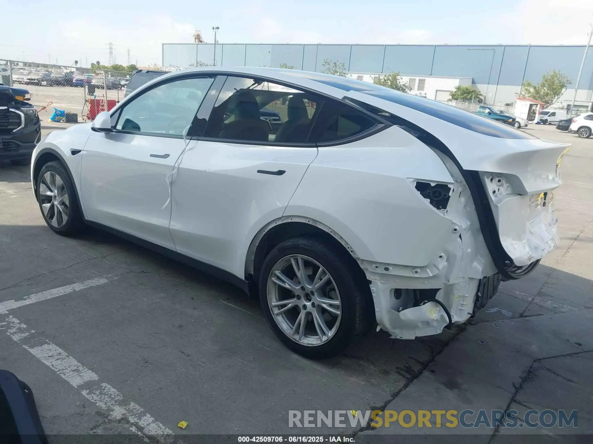 3 Photograph of a damaged car 7SAYGDEE2PF832769 TESLA MODEL Y 2023