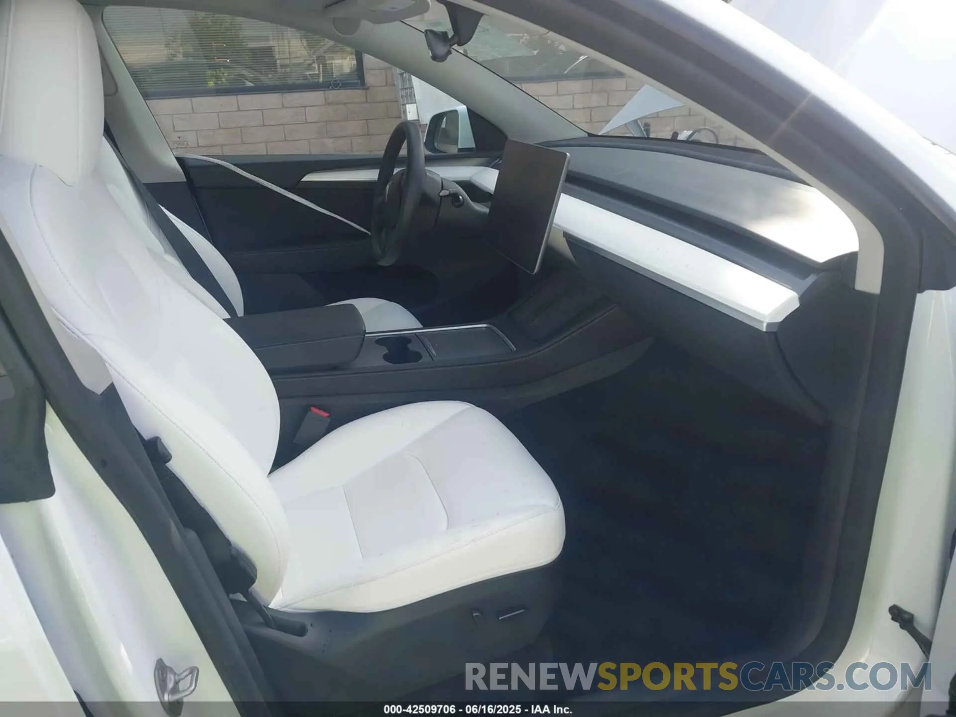 5 Photograph of a damaged car 7SAYGDEE2PF832769 TESLA MODEL Y 2023