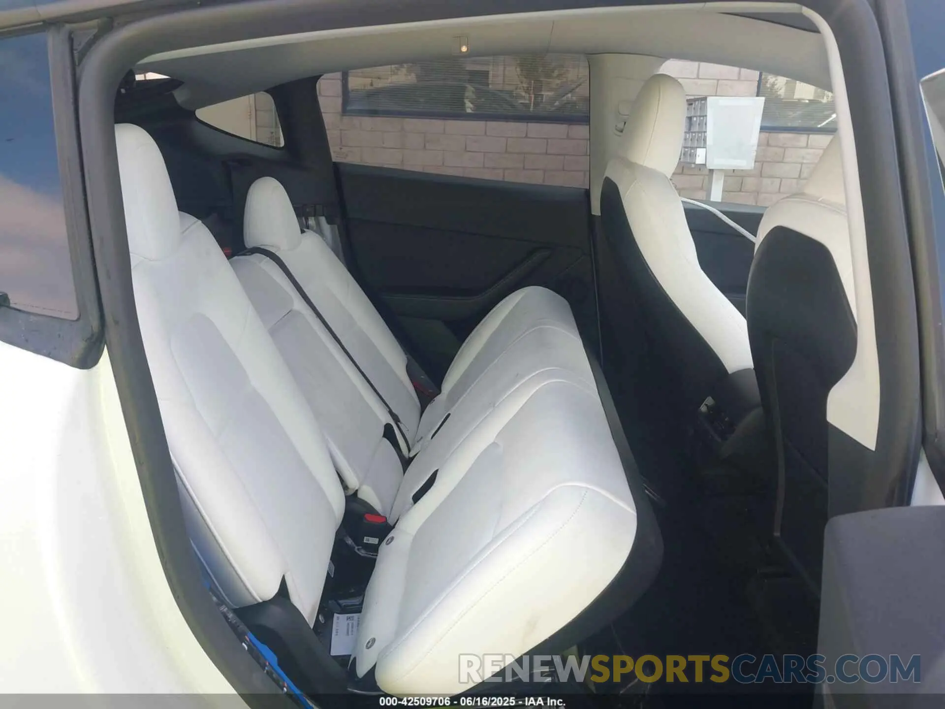8 Photograph of a damaged car 7SAYGDEE2PF832769 TESLA MODEL Y 2023
