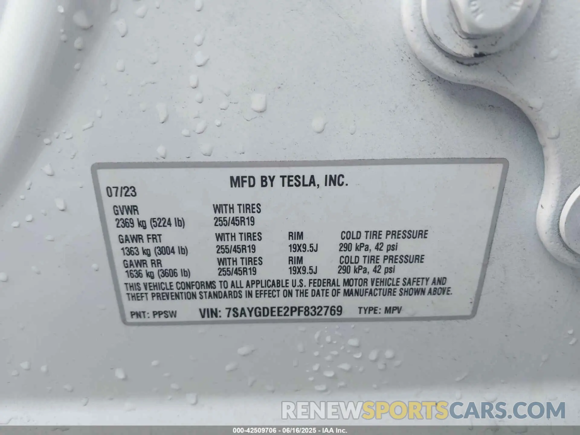 9 Photograph of a damaged car 7SAYGDEE2PF832769 TESLA MODEL Y 2023