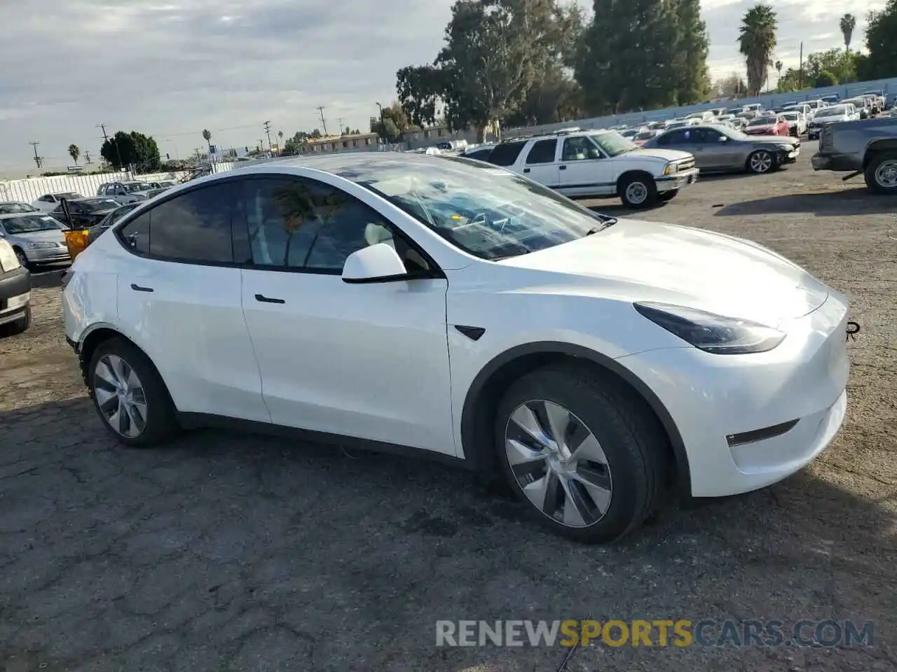 4 Photograph of a damaged car 7SAYGDEE2PF834070 TESLA MODEL Y 2023