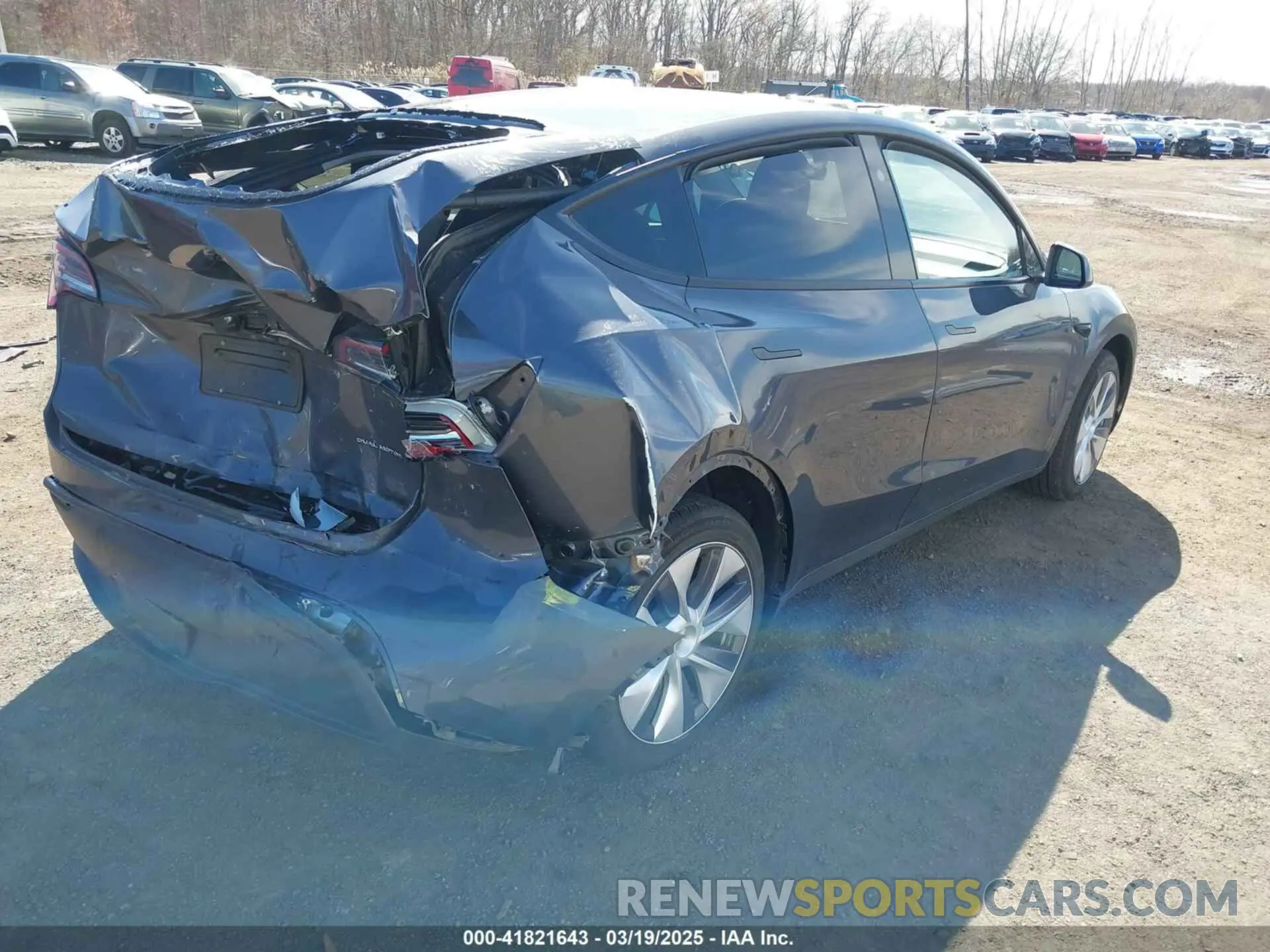 4 Photograph of a damaged car 7SAYGDEE2PF854917 TESLA MODEL Y 2023