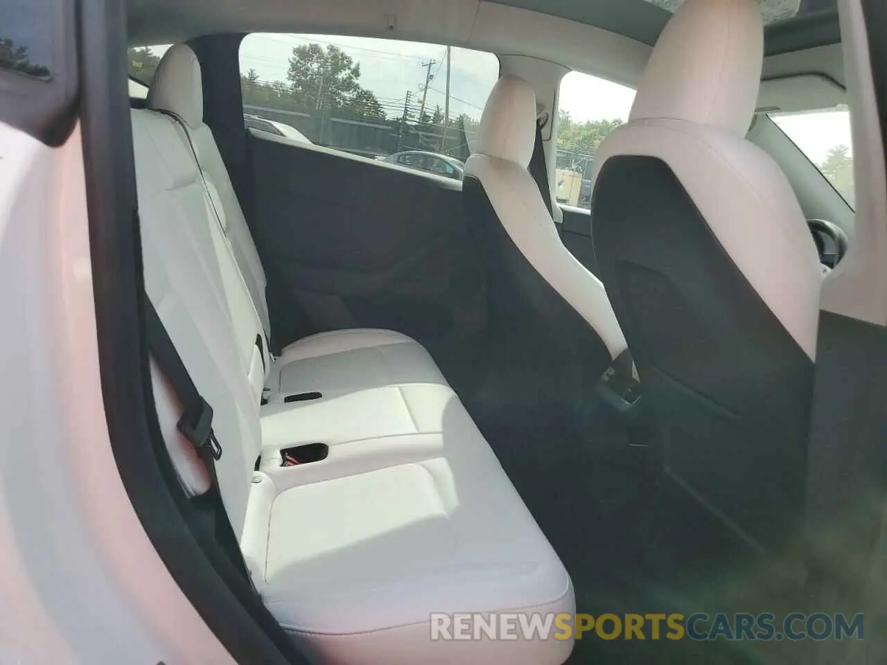 10 Photograph of a damaged car 7SAYGDEE2PF857090 TESLA MODEL Y 2023