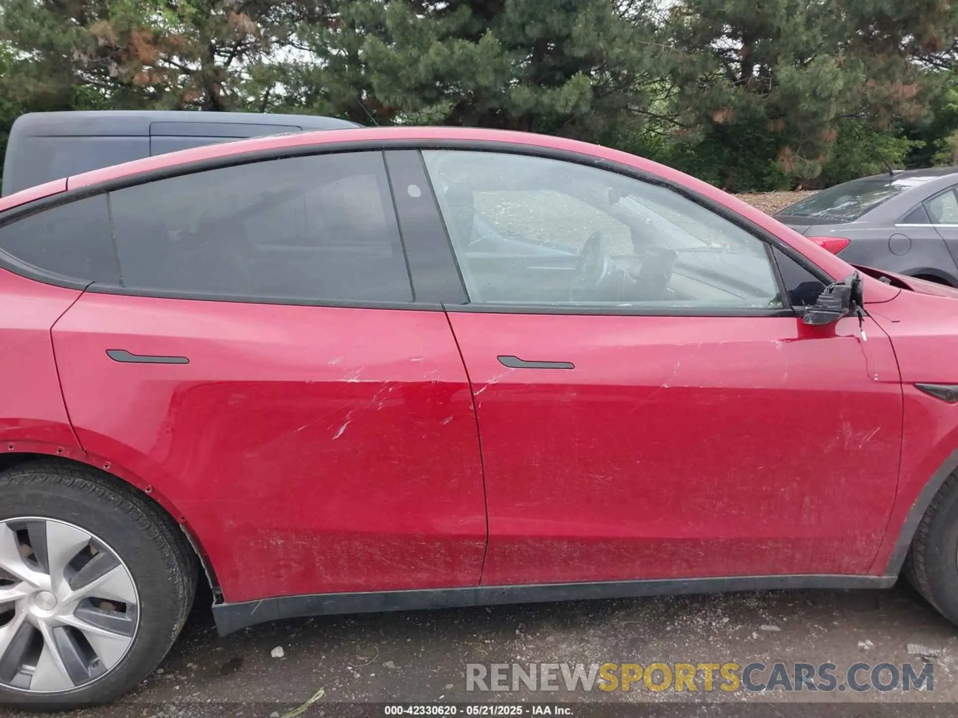13 Photograph of a damaged car 7SAYGDEE2PF859115 TESLA MODEL Y 2023