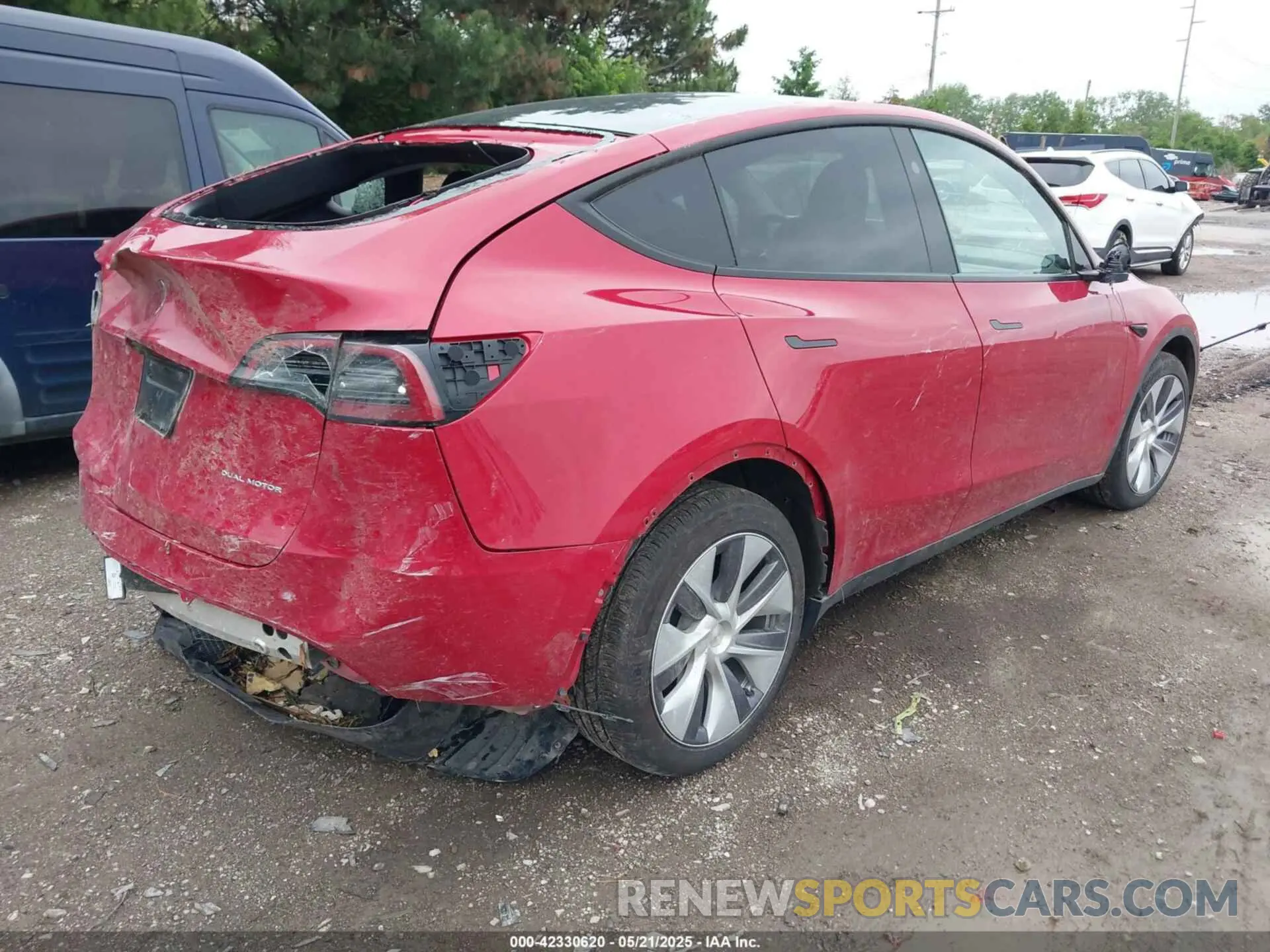 4 Photograph of a damaged car 7SAYGDEE2PF859115 TESLA MODEL Y 2023