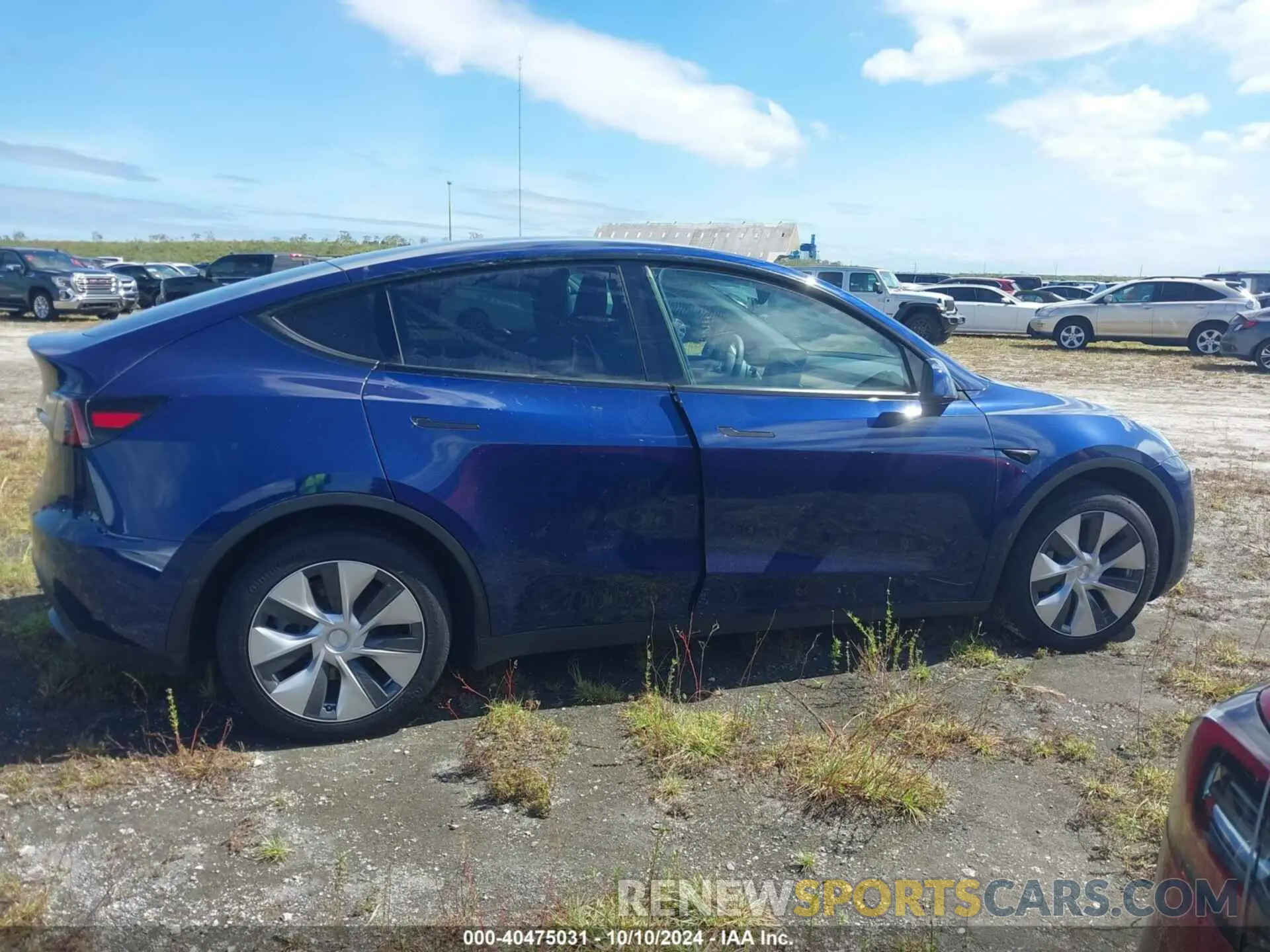 12 Photograph of a damaged car 7SAYGDEE2PF883334 TESLA MODEL Y 2023