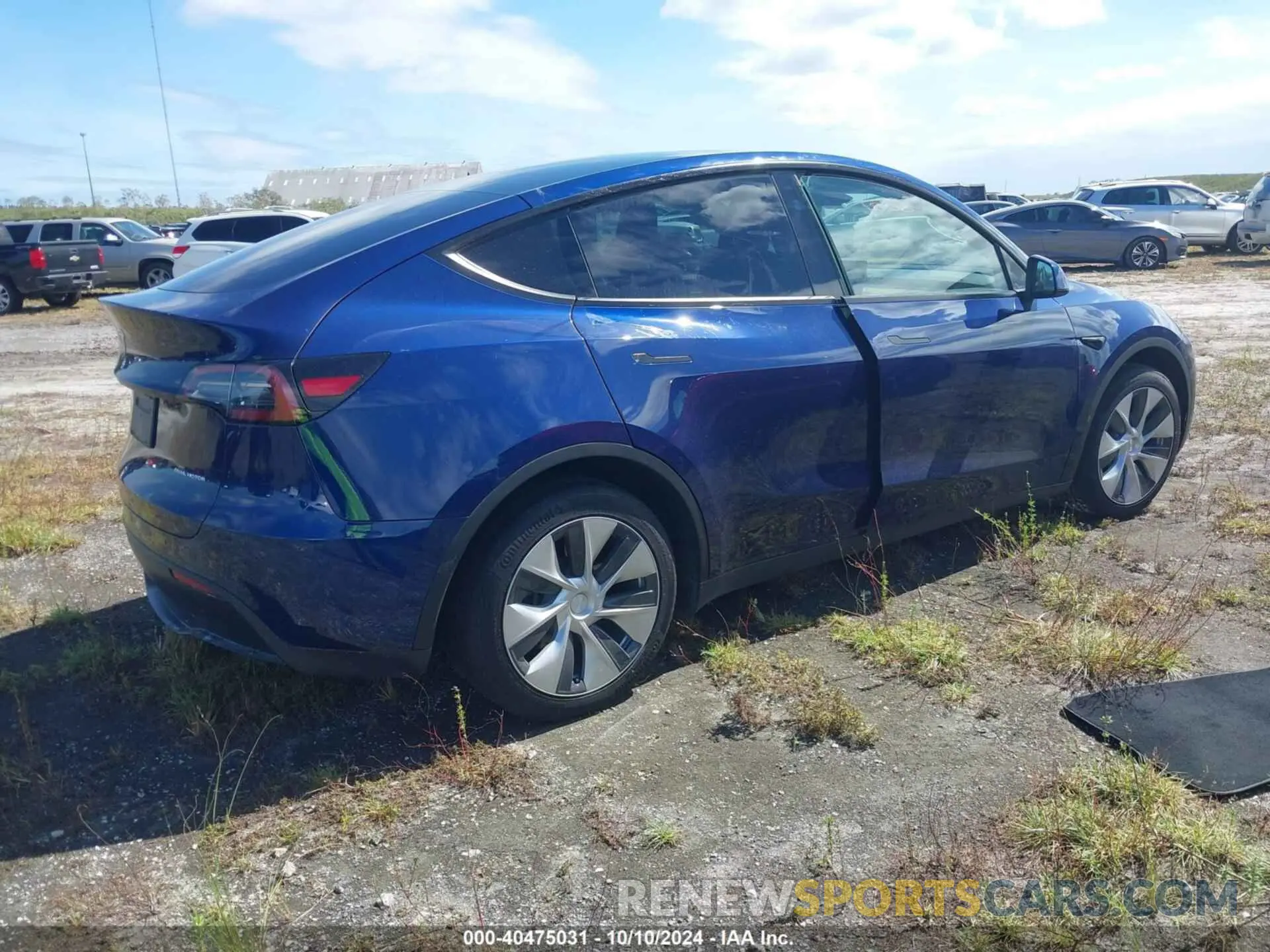 4 Photograph of a damaged car 7SAYGDEE2PF883334 TESLA MODEL Y 2023