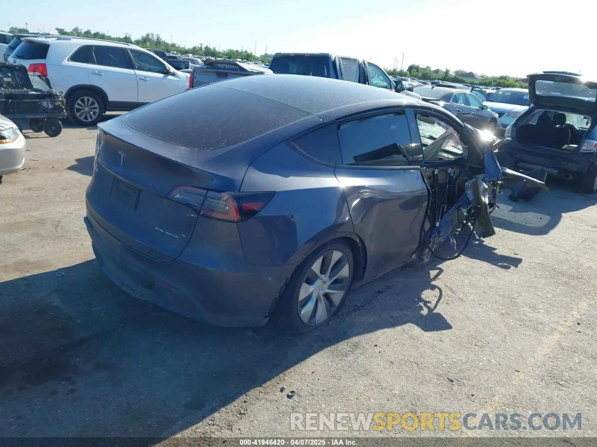 4 Photograph of a damaged car 7SAYGDEE2PF889117 TESLA MODEL Y 2023