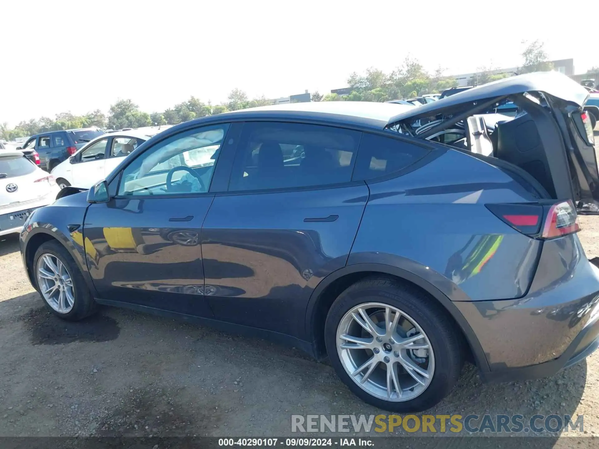 15 Photograph of a damaged car 7SAYGDEE2PF901850 TESLA MODEL Y 2023