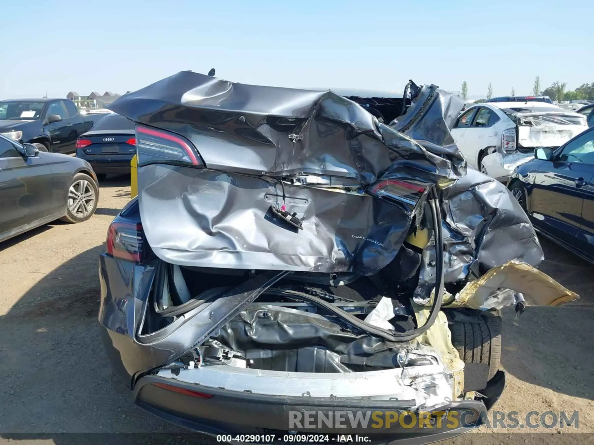 17 Photograph of a damaged car 7SAYGDEE2PF901850 TESLA MODEL Y 2023