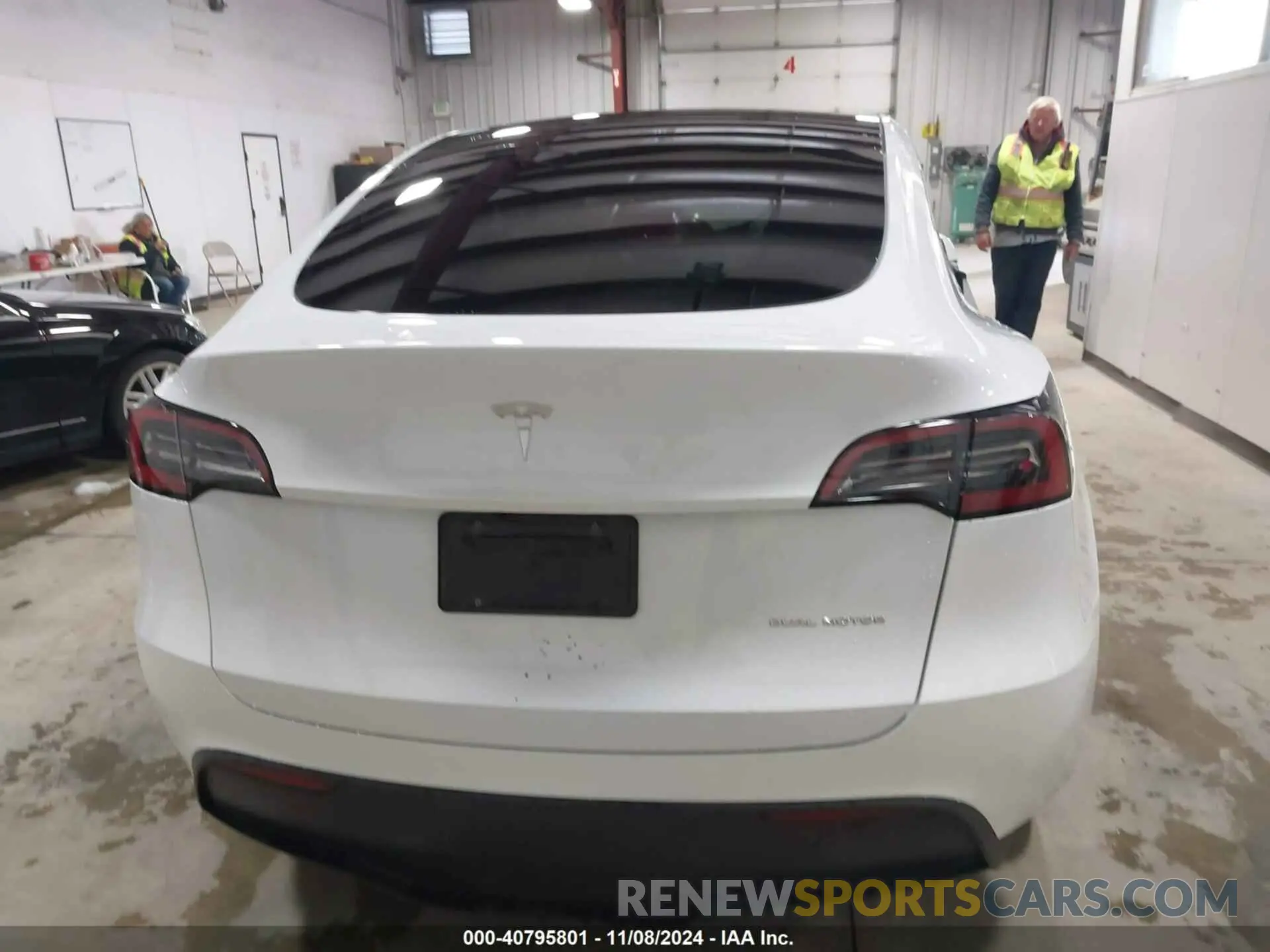 15 Photograph of a damaged car 7SAYGDEE2PF908183 TESLA MODEL Y 2023