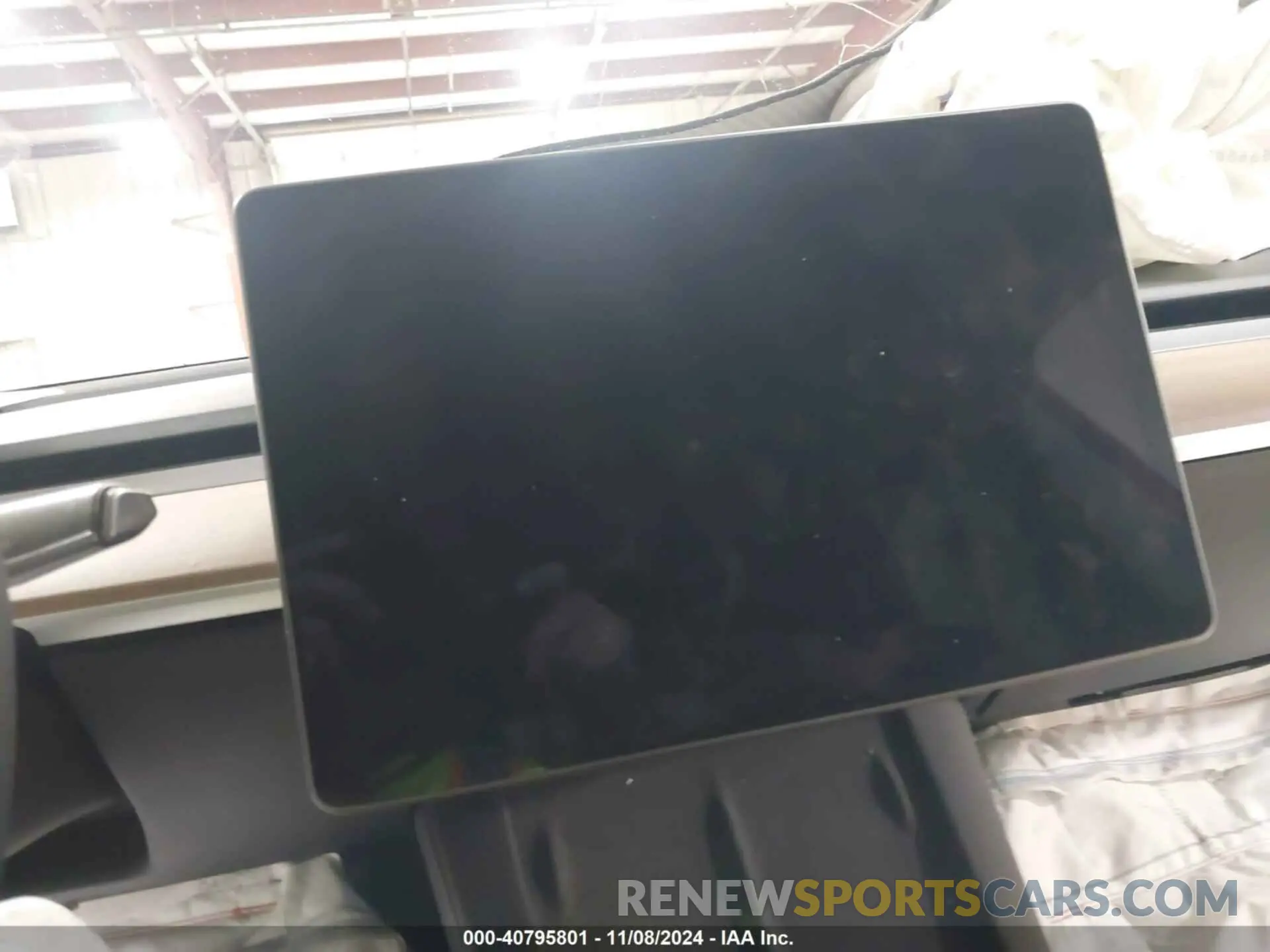 17 Photograph of a damaged car 7SAYGDEE2PF908183 TESLA MODEL Y 2023