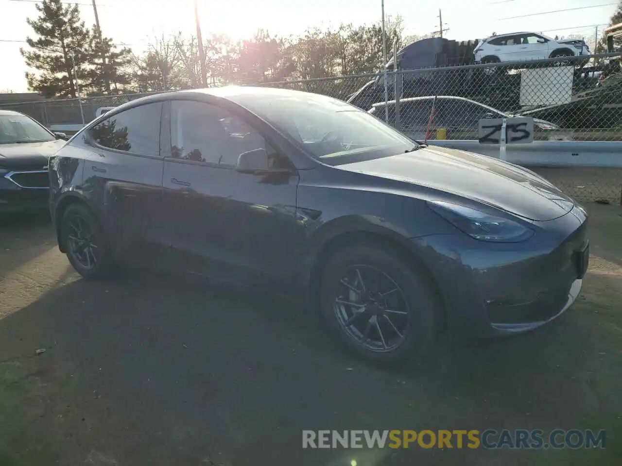 4 Photograph of a damaged car 7SAYGDEE2PF909625 TESLA MODEL Y 2023