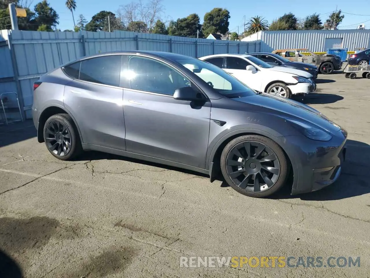 4 Photograph of a damaged car 7SAYGDEE2PF914369 TESLA MODEL Y 2023