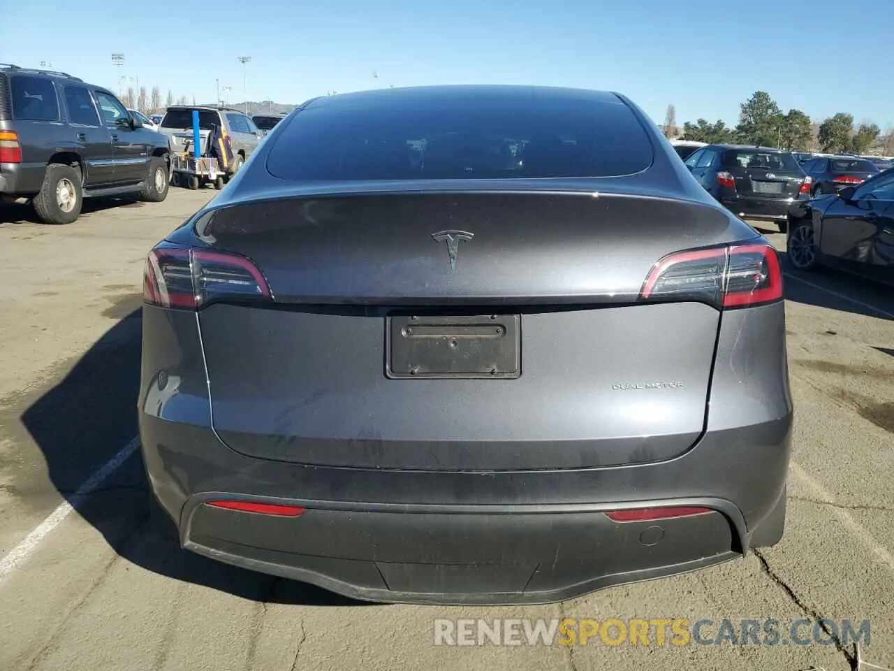 6 Photograph of a damaged car 7SAYGDEE2PF914369 TESLA MODEL Y 2023