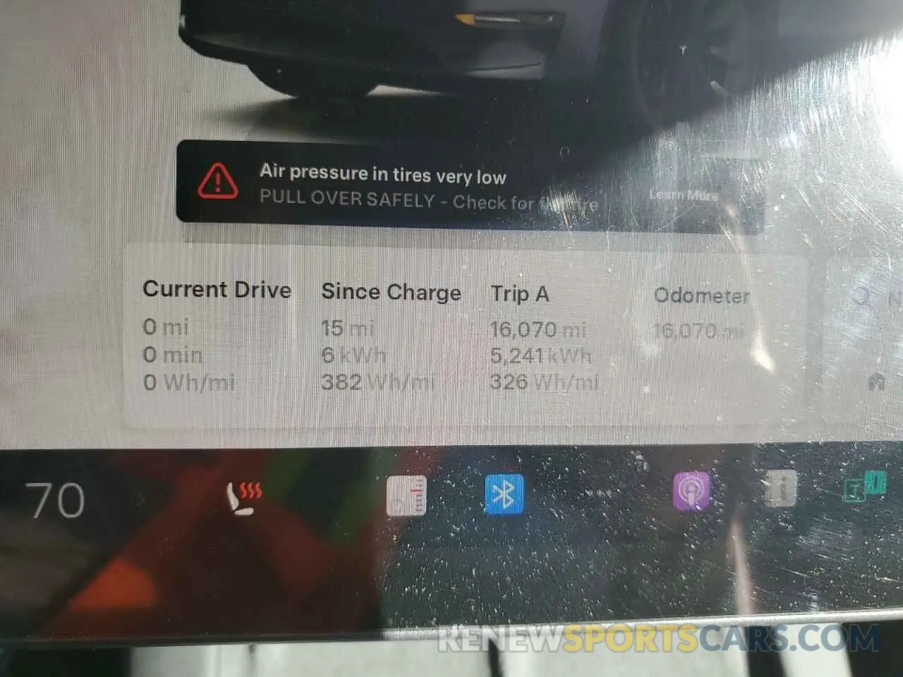 9 Photograph of a damaged car 7SAYGDEE2PF914369 TESLA MODEL Y 2023