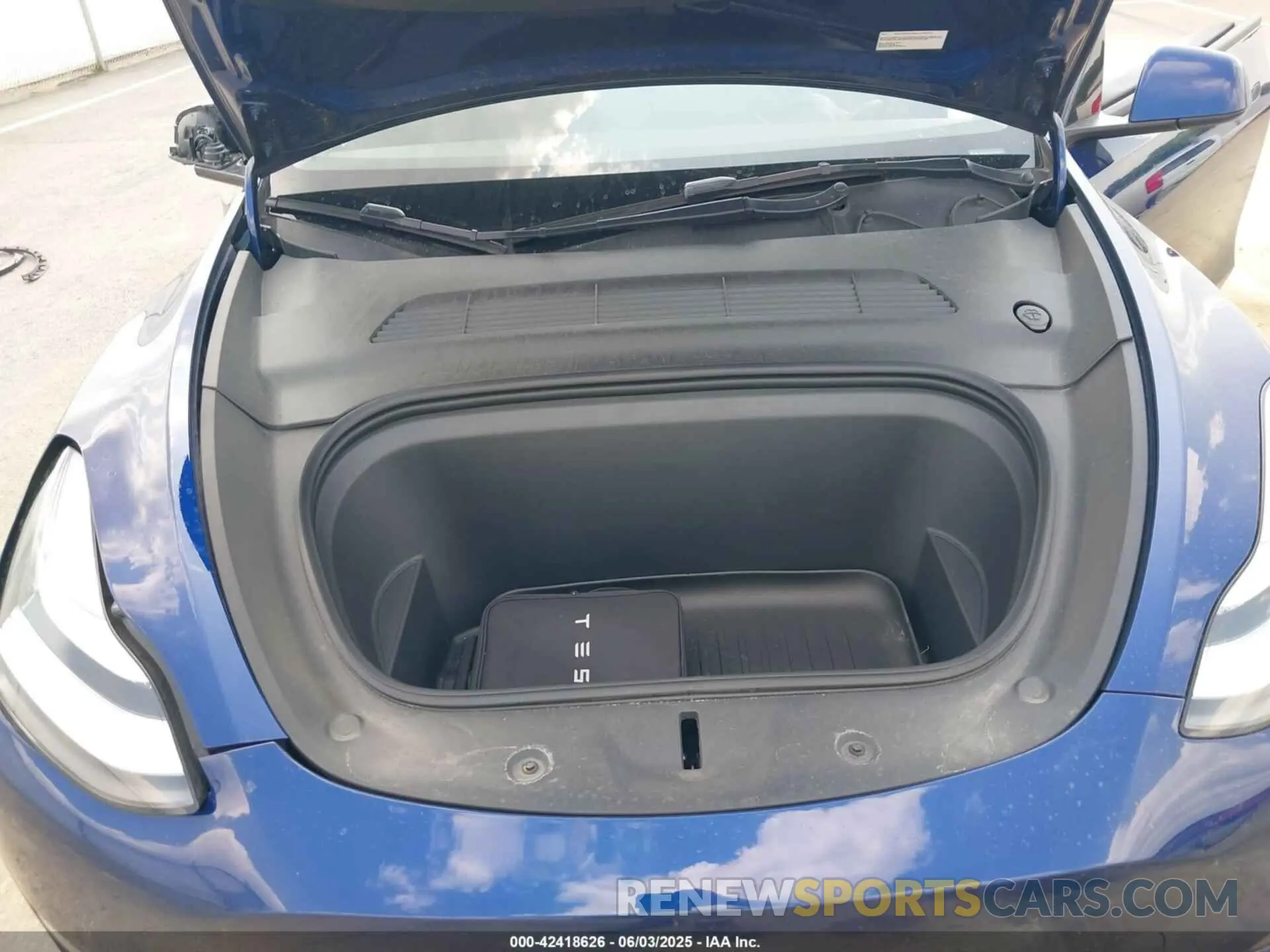 10 Photograph of a damaged car 7SAYGDEE3PA029417 TESLA MODEL Y 2023
