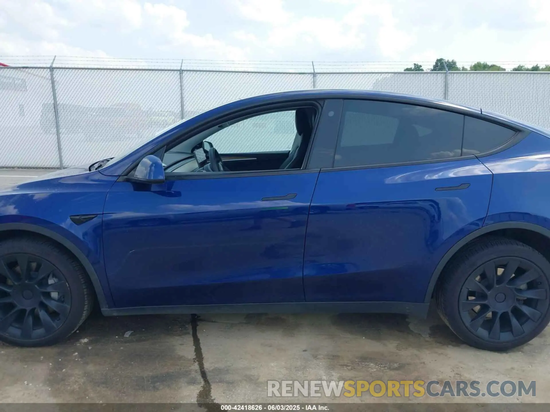 15 Photograph of a damaged car 7SAYGDEE3PA029417 TESLA MODEL Y 2023