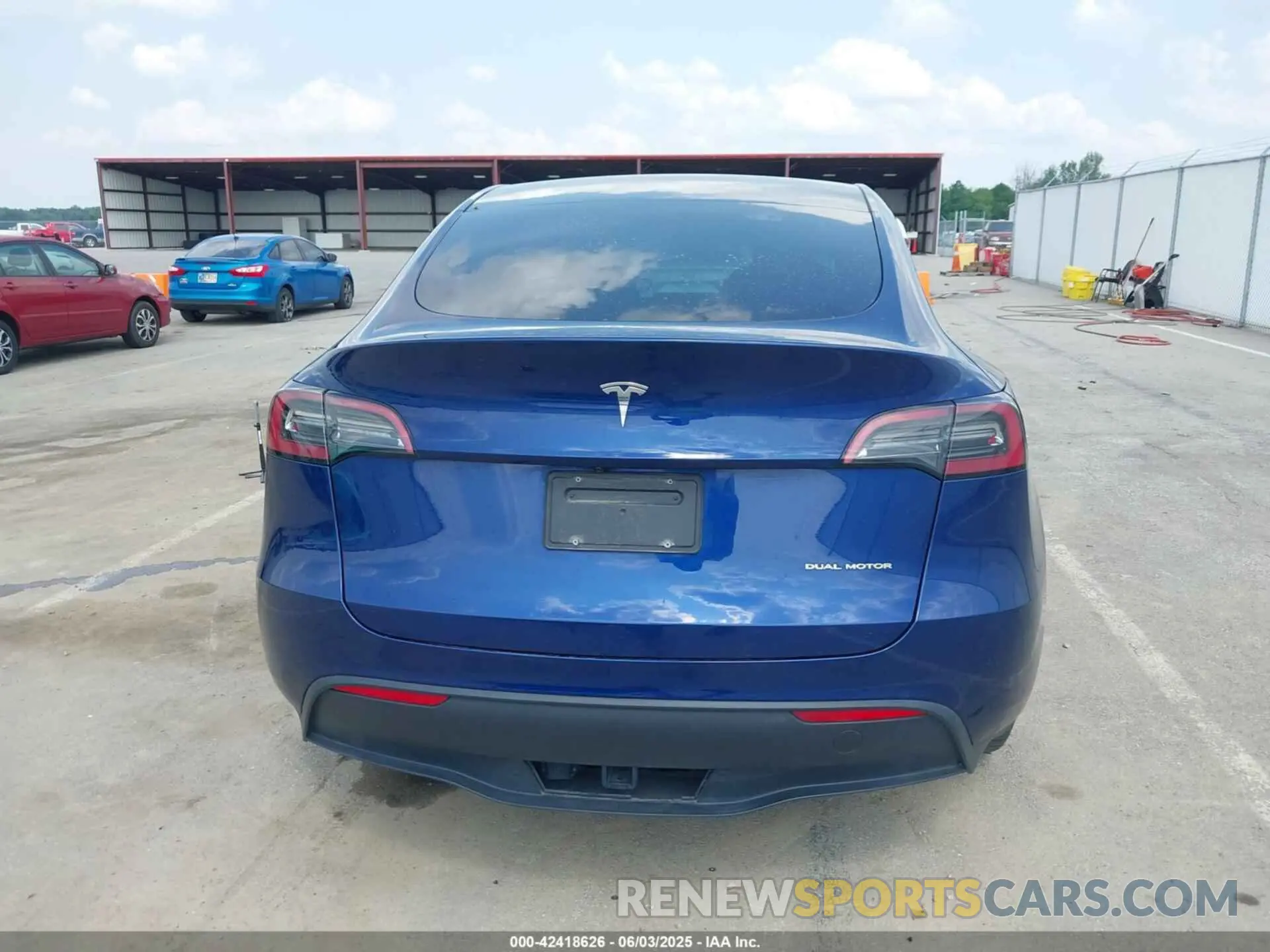 17 Photograph of a damaged car 7SAYGDEE3PA029417 TESLA MODEL Y 2023