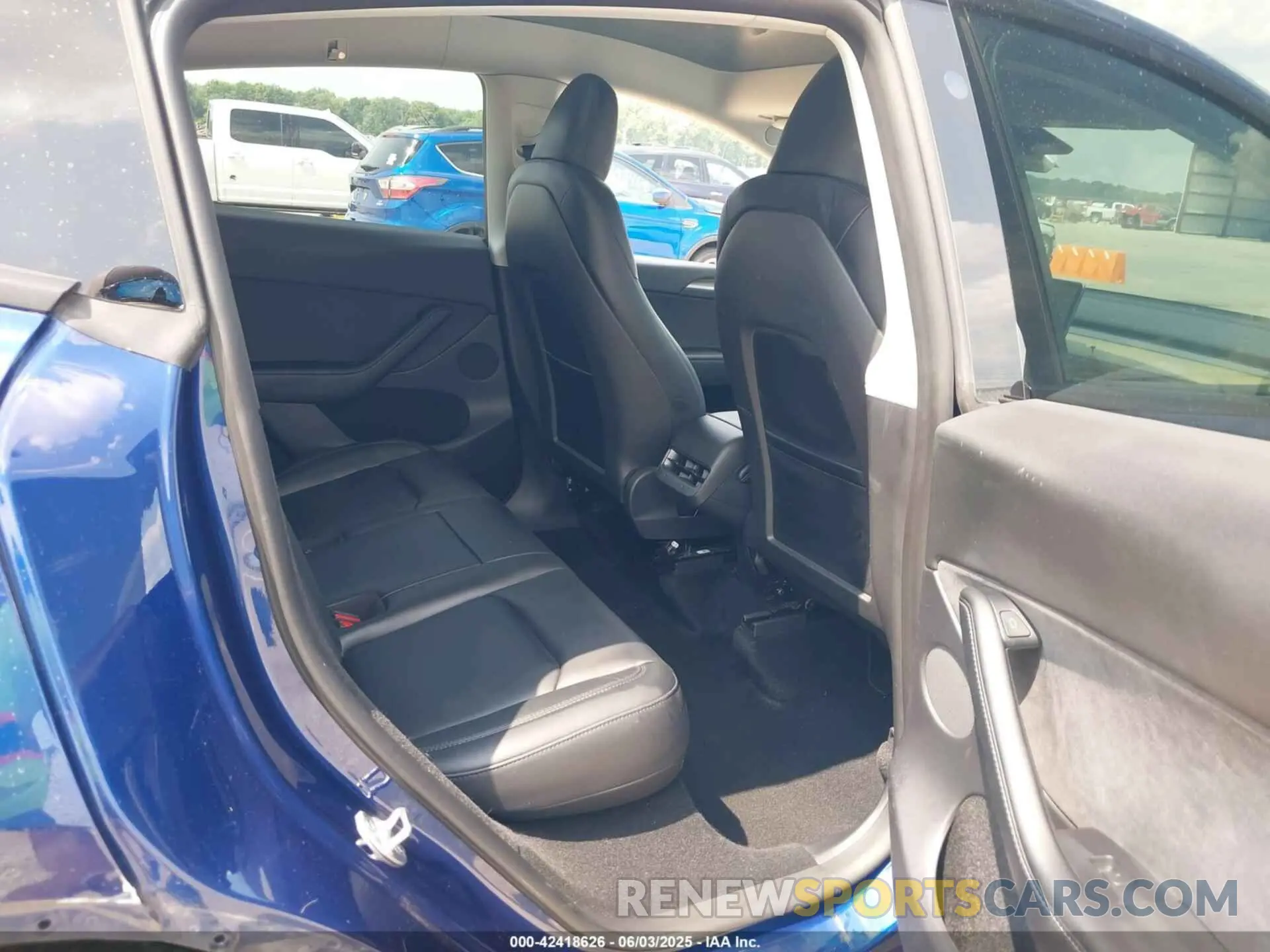 8 Photograph of a damaged car 7SAYGDEE3PA029417 TESLA MODEL Y 2023
