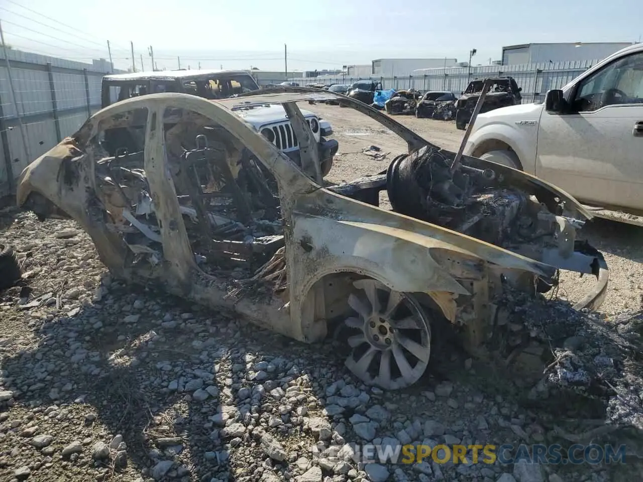 4 Photograph of a damaged car 7SAYGDEE3PA035217 TESLA MODEL Y 2023