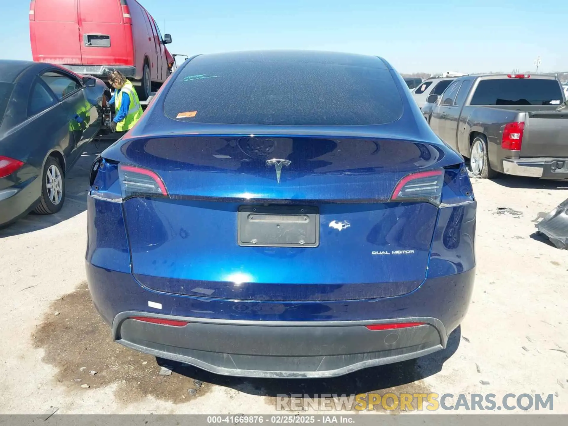 15 Photograph of a damaged car 7SAYGDEE3PA047108 TESLA MODEL Y 2023