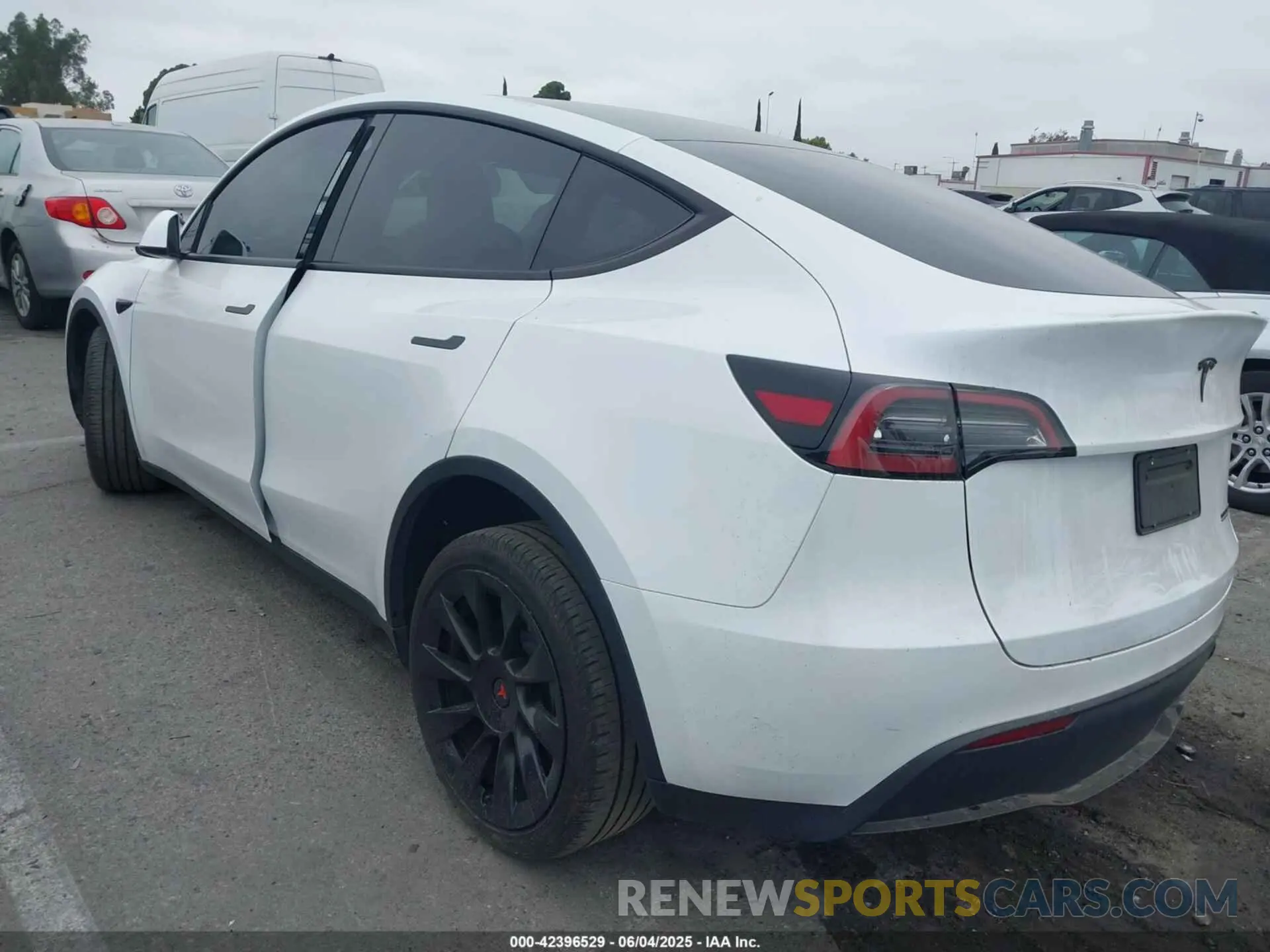 3 Photograph of a damaged car 7SAYGDEE3PA055497 TESLA MODEL Y 2023