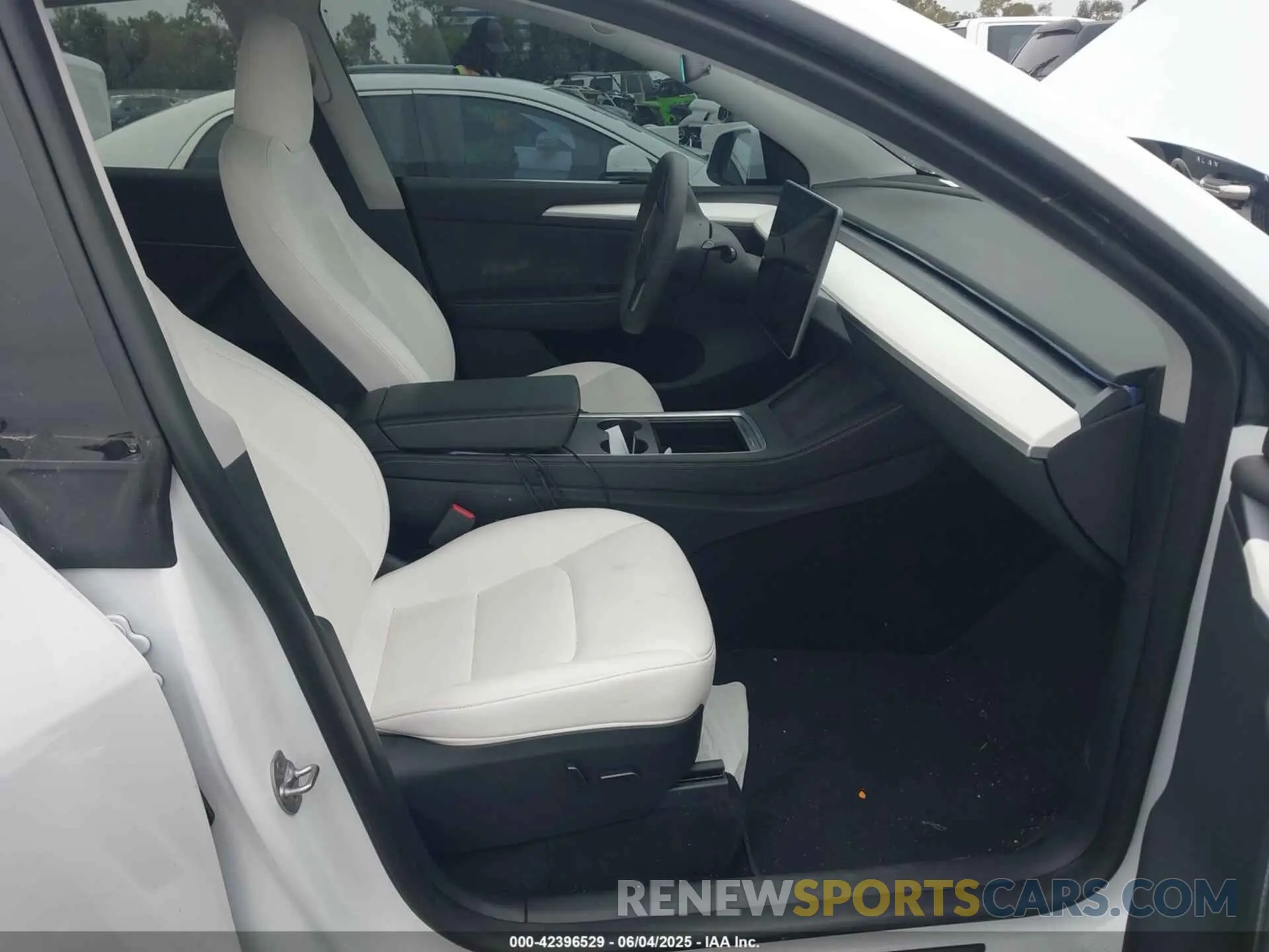 5 Photograph of a damaged car 7SAYGDEE3PA055497 TESLA MODEL Y 2023