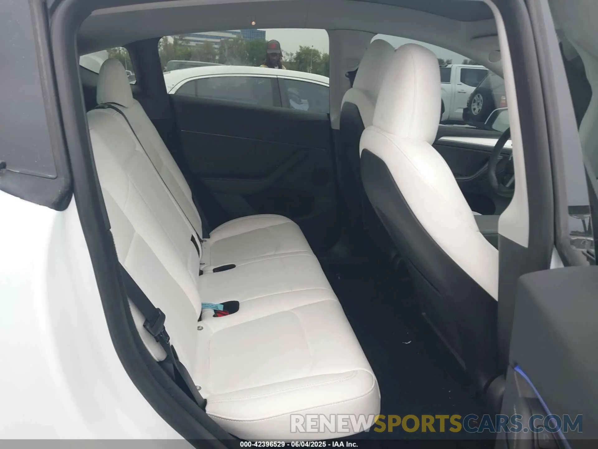 8 Photograph of a damaged car 7SAYGDEE3PA055497 TESLA MODEL Y 2023
