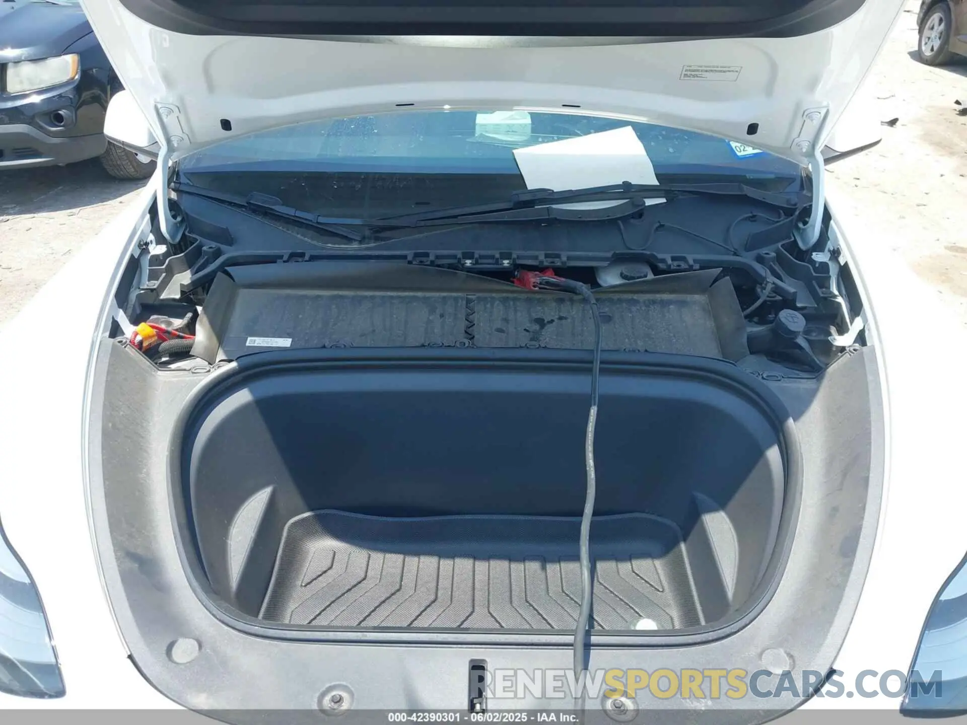 10 Photograph of a damaged car 7SAYGDEE3PA067309 TESLA MODEL Y 2023