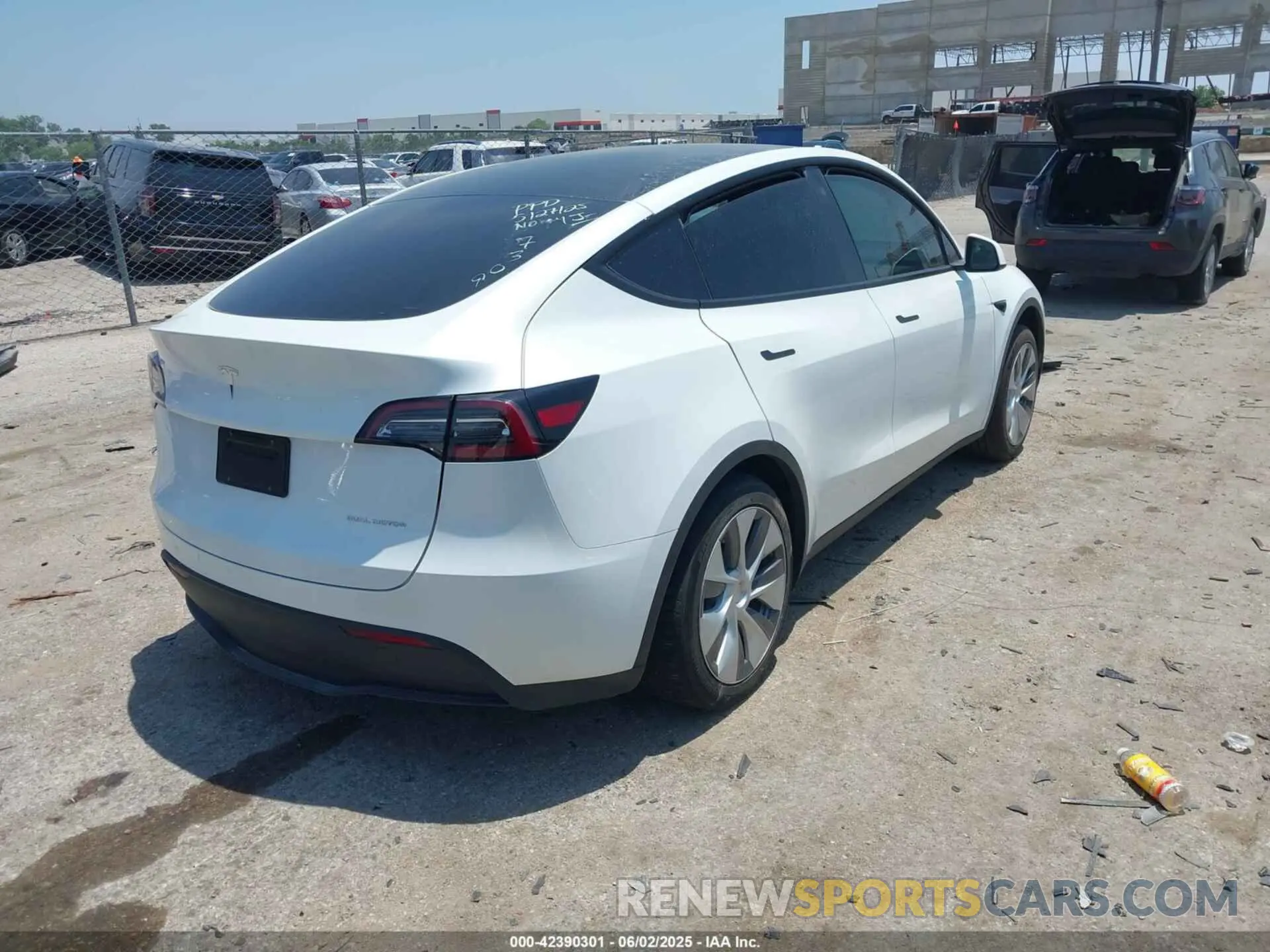 4 Photograph of a damaged car 7SAYGDEE3PA067309 TESLA MODEL Y 2023