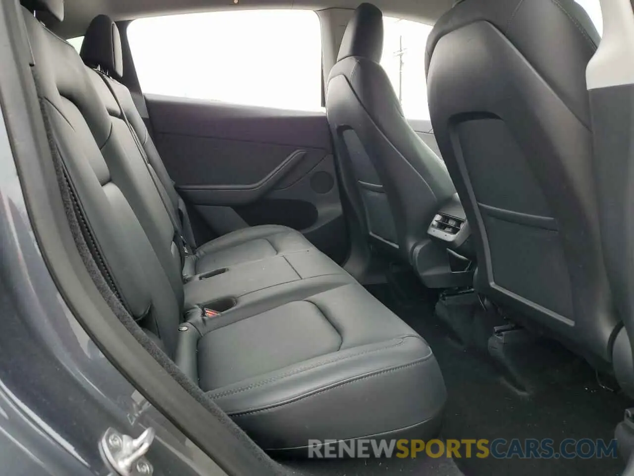 10 Photograph of a damaged car 7SAYGDEE3PA069786 TESLA MODEL Y 2023