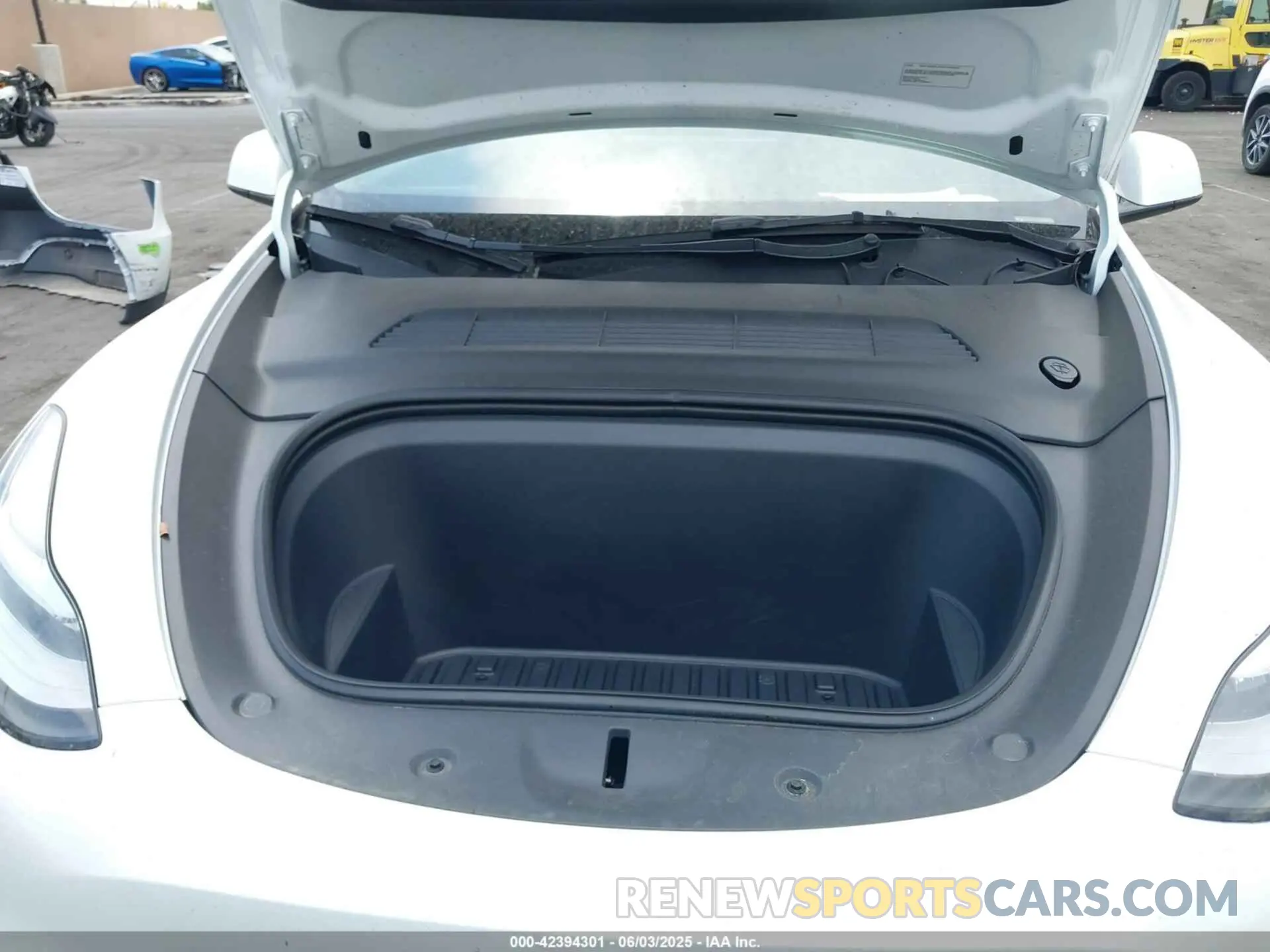 10 Photograph of a damaged car 7SAYGDEE3PA079248 TESLA MODEL Y 2023