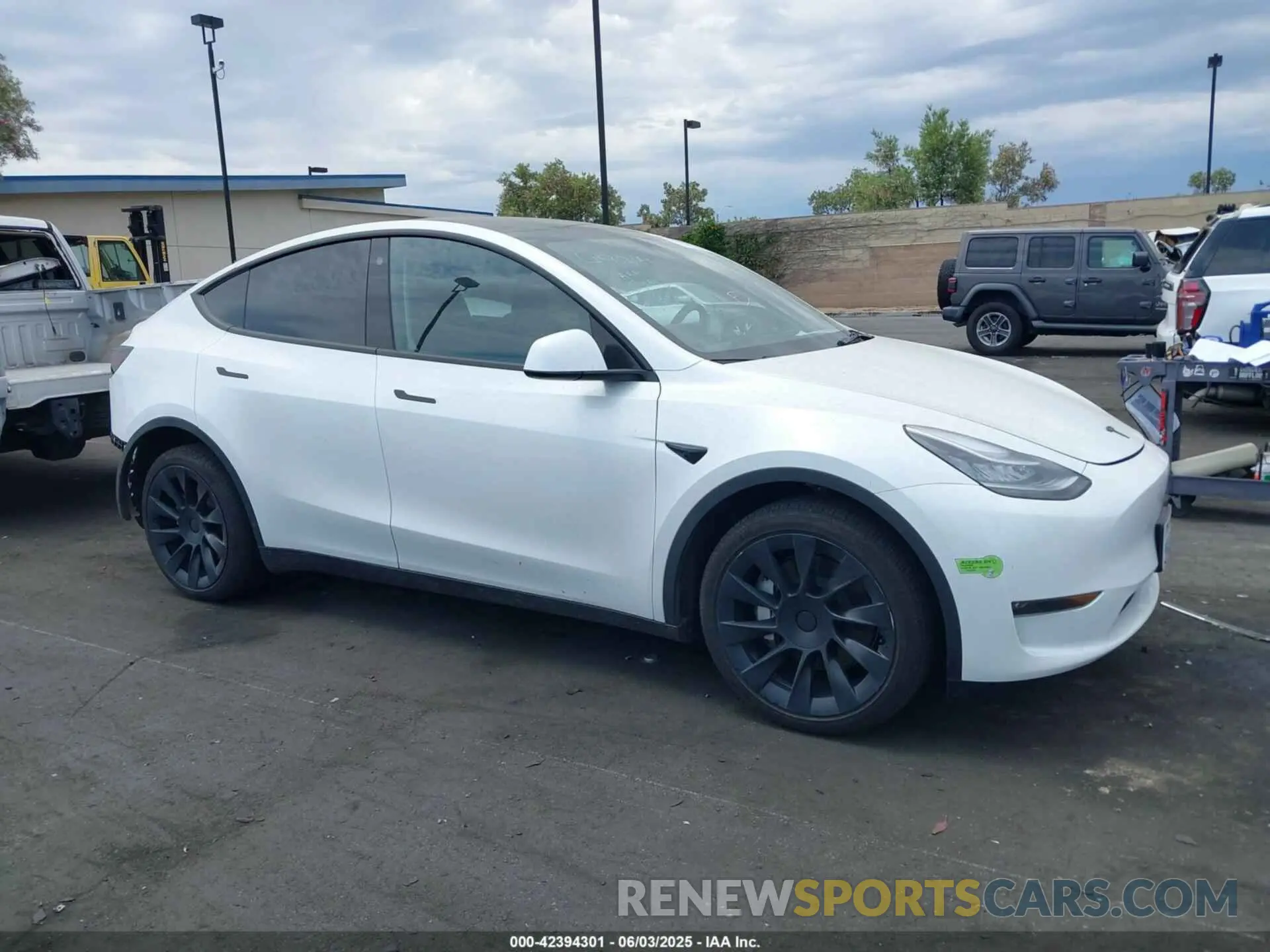 14 Photograph of a damaged car 7SAYGDEE3PA079248 TESLA MODEL Y 2023