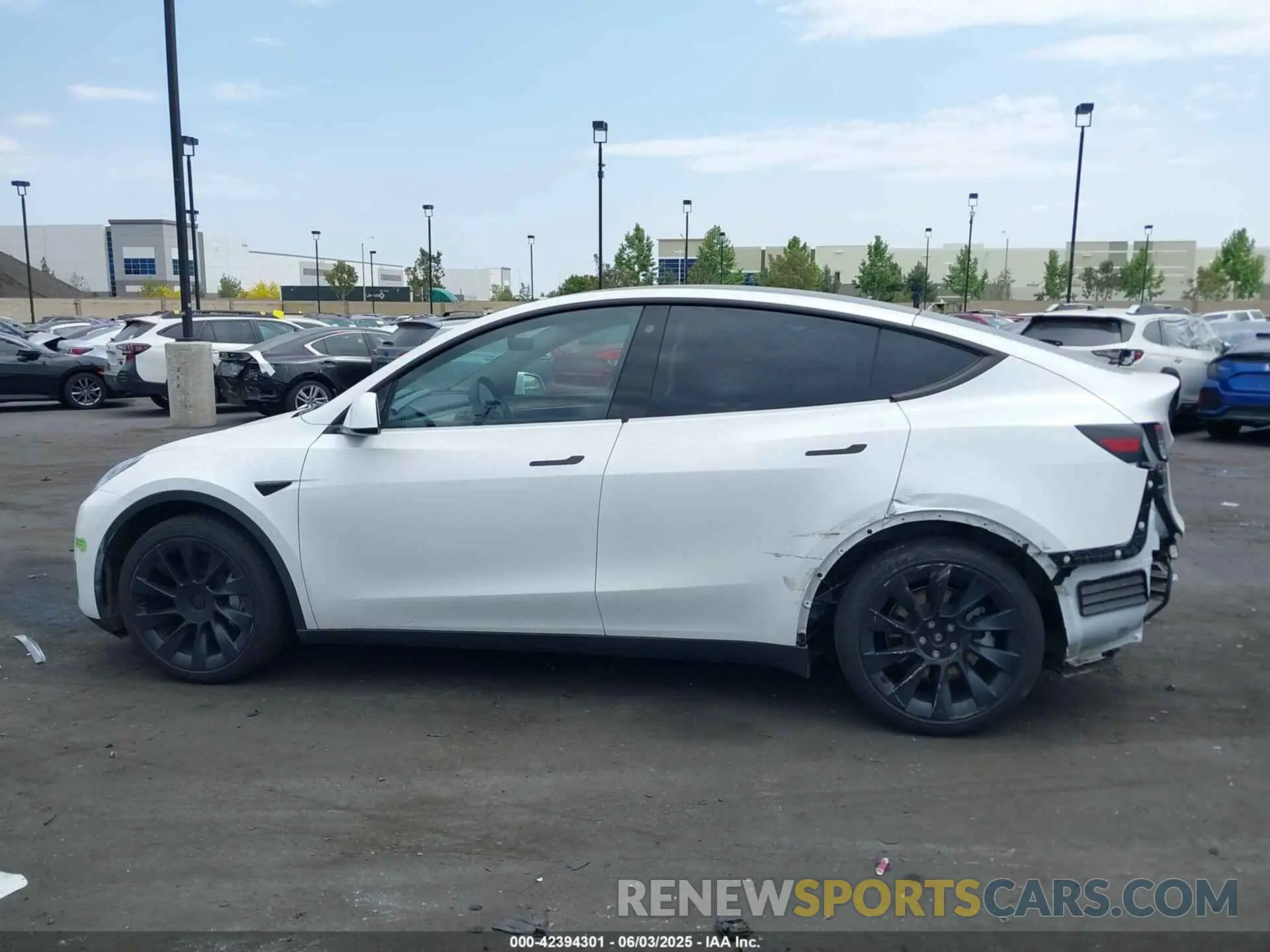 15 Photograph of a damaged car 7SAYGDEE3PA079248 TESLA MODEL Y 2023
