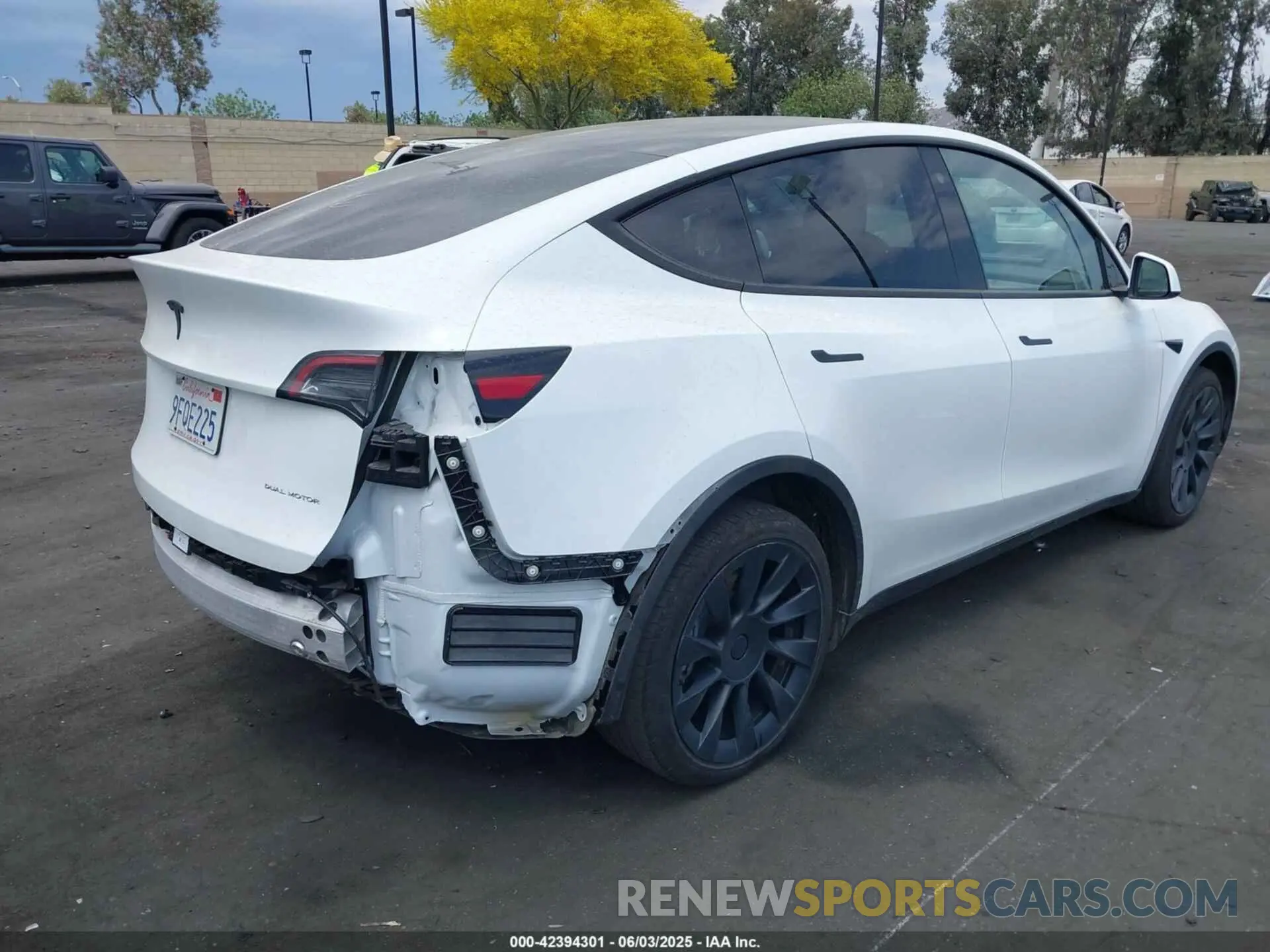 4 Photograph of a damaged car 7SAYGDEE3PA079248 TESLA MODEL Y 2023
