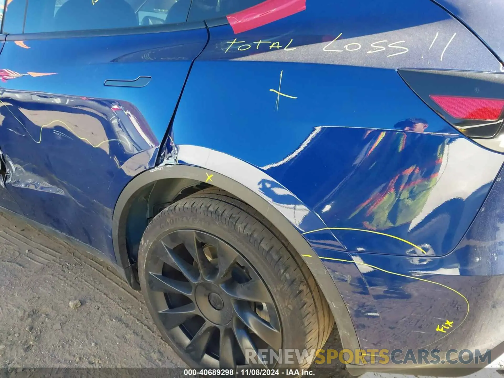 19 Photograph of a damaged car 7SAYGDEE3PA095028 TESLA MODEL Y 2023