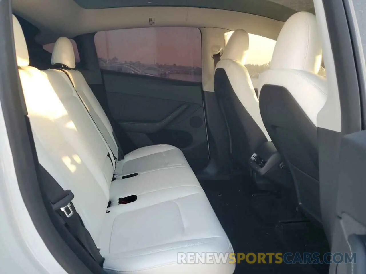 10 Photograph of a damaged car 7SAYGDEE3PA118307 TESLA MODEL Y 2023
