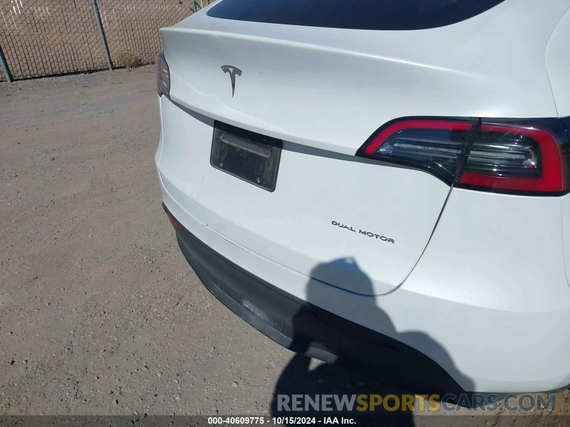 15 Photograph of a damaged car 7SAYGDEE3PA124284 TESLA MODEL Y 2023