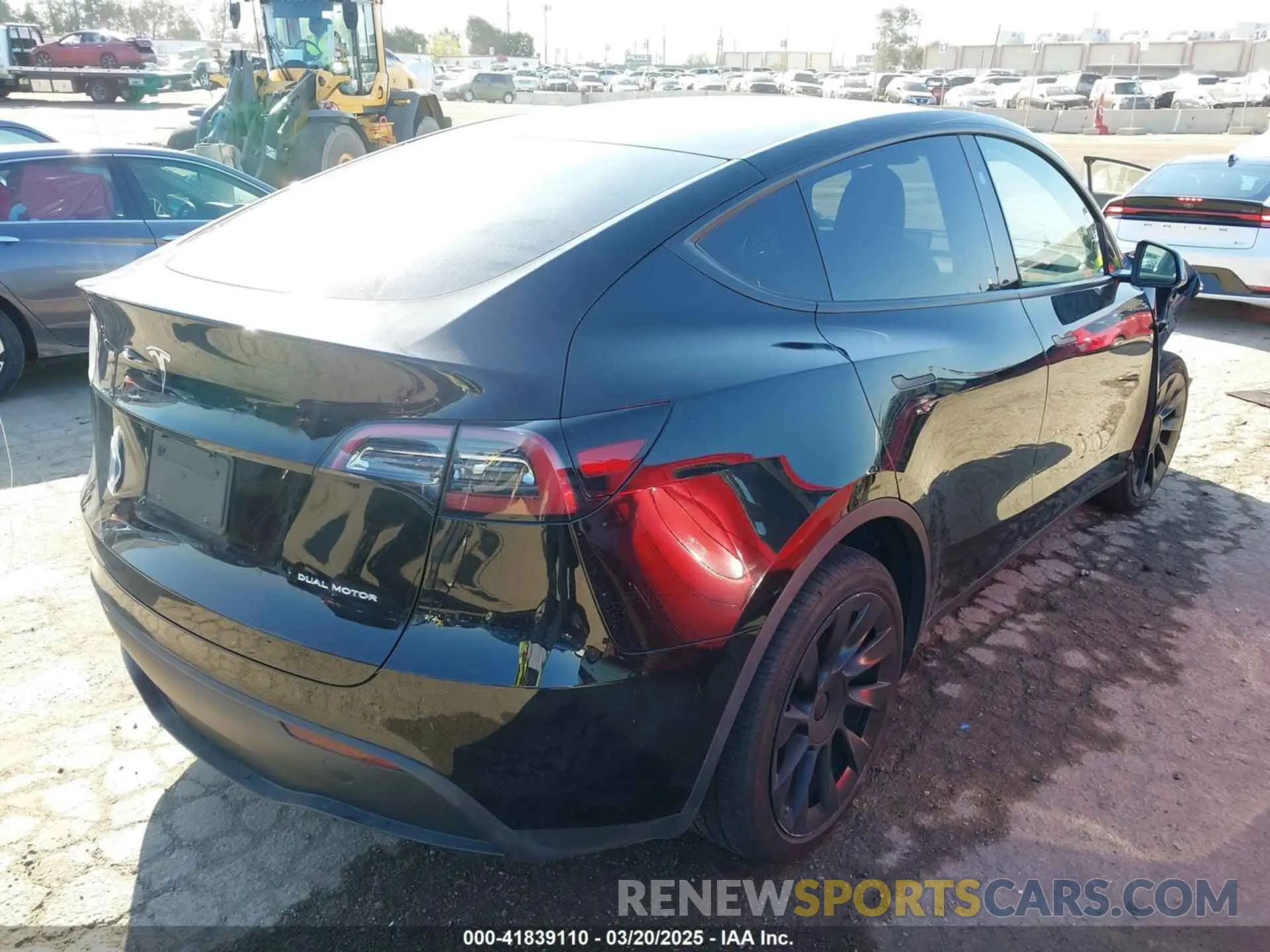 4 Photograph of a damaged car 7SAYGDEE3PA131056 TESLA MODEL Y 2023