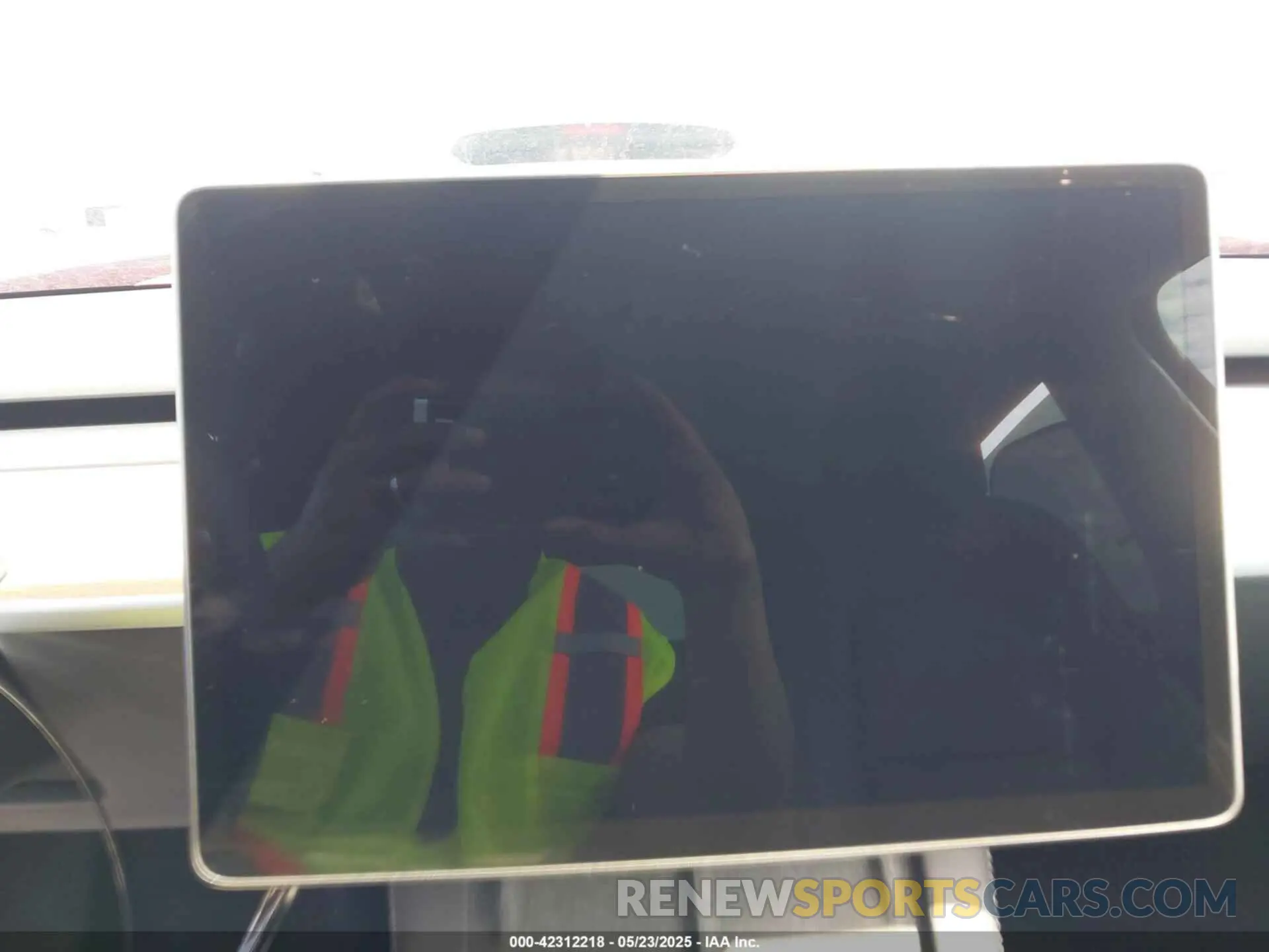 16 Photograph of a damaged car 7SAYGDEE3PA143353 TESLA MODEL Y 2023