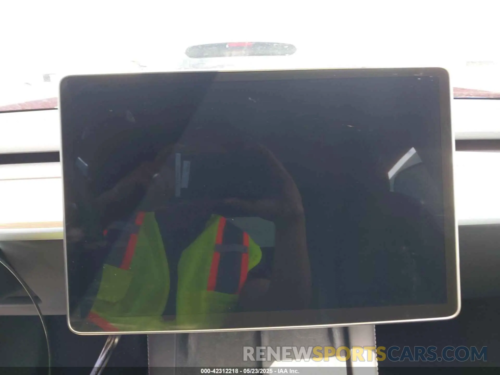 18 Photograph of a damaged car 7SAYGDEE3PA143353 TESLA MODEL Y 2023