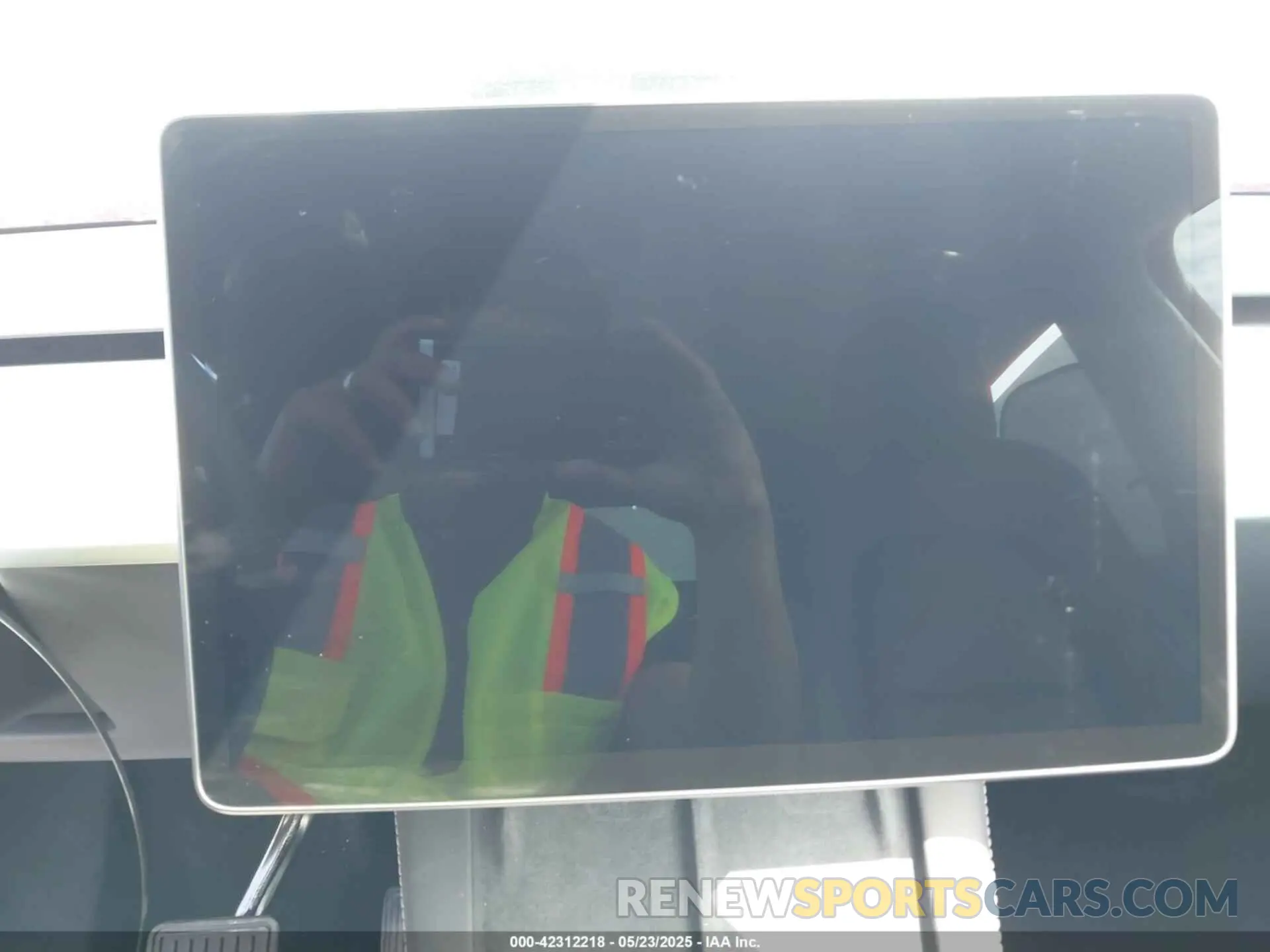 7 Photograph of a damaged car 7SAYGDEE3PA143353 TESLA MODEL Y 2023