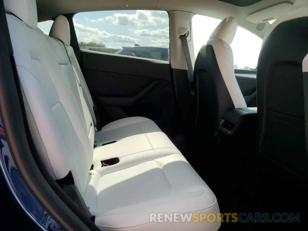 10 Photograph of a damaged car 7SAYGDEE3PA178832 TESLA MODEL Y 2023