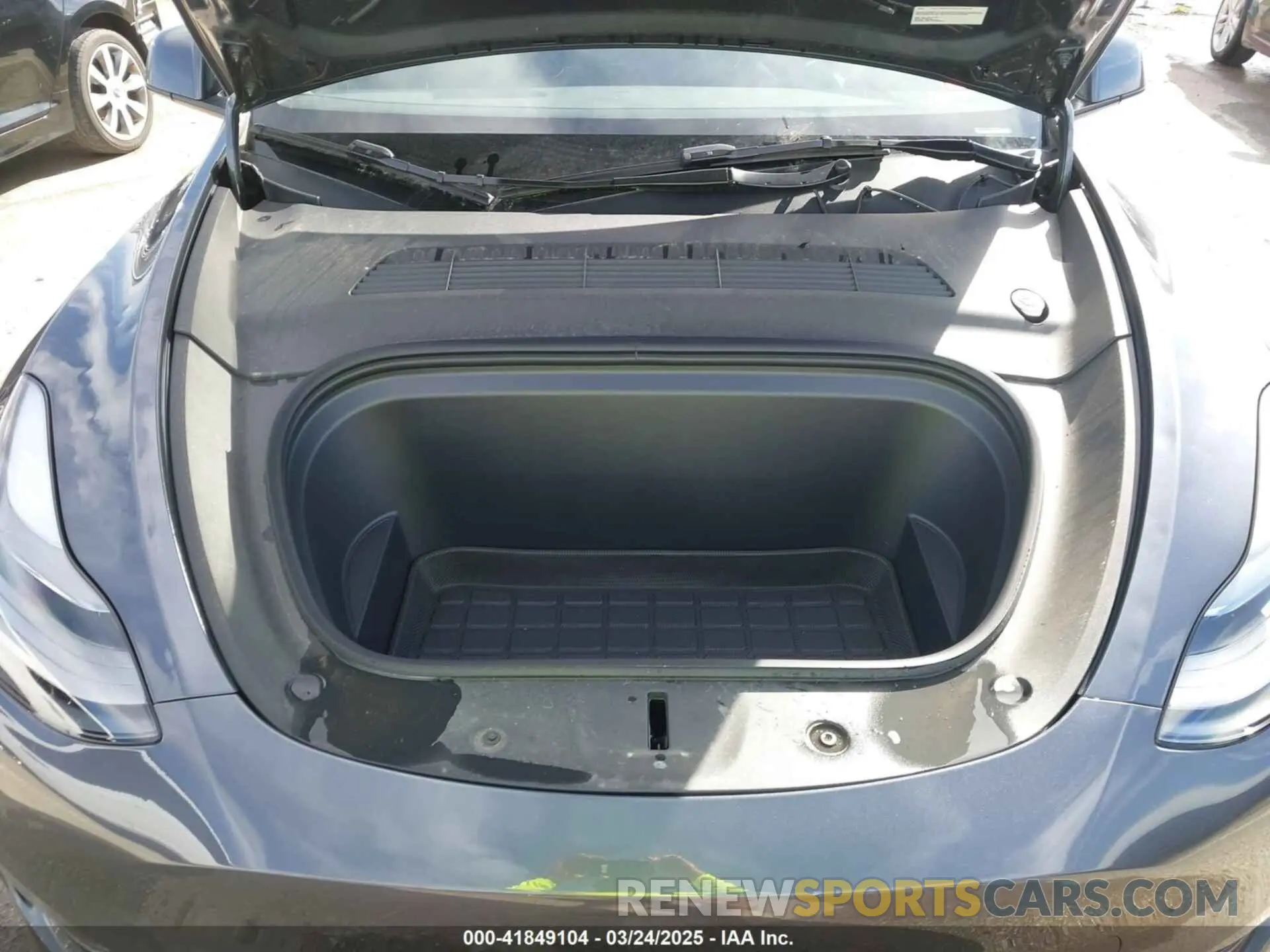 10 Photograph of a damaged car 7SAYGDEE3PA204992 TESLA MODEL Y 2023