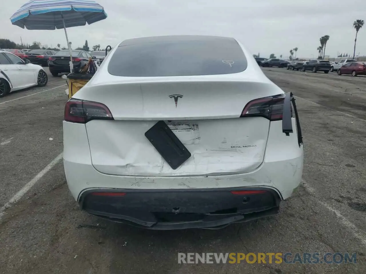 6 Photograph of a damaged car 7SAYGDEE3PF583883 TESLA MODEL Y 2023