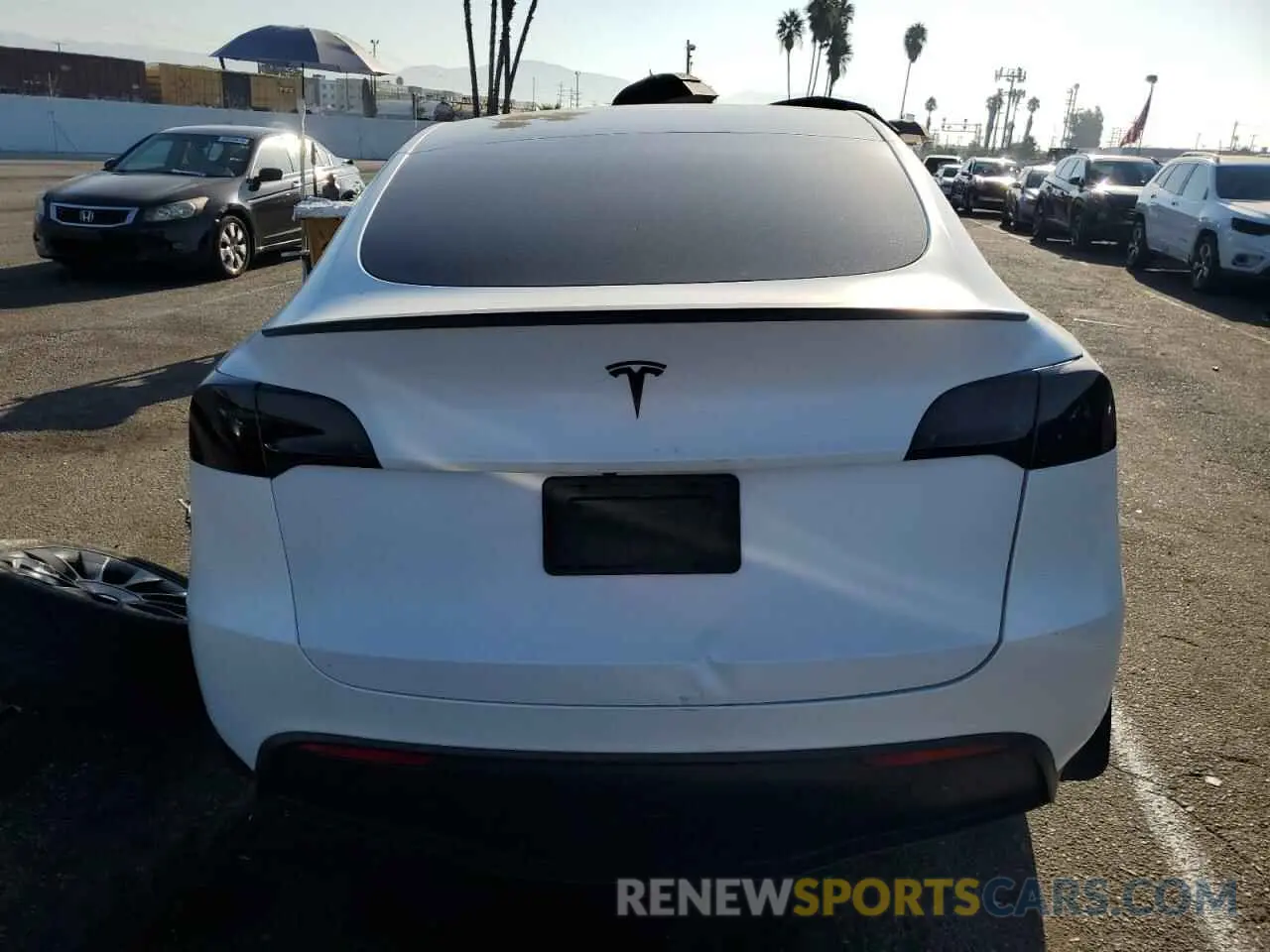 6 Photograph of a damaged car 7SAYGDEE3PF623251 TESLA MODEL Y 2023