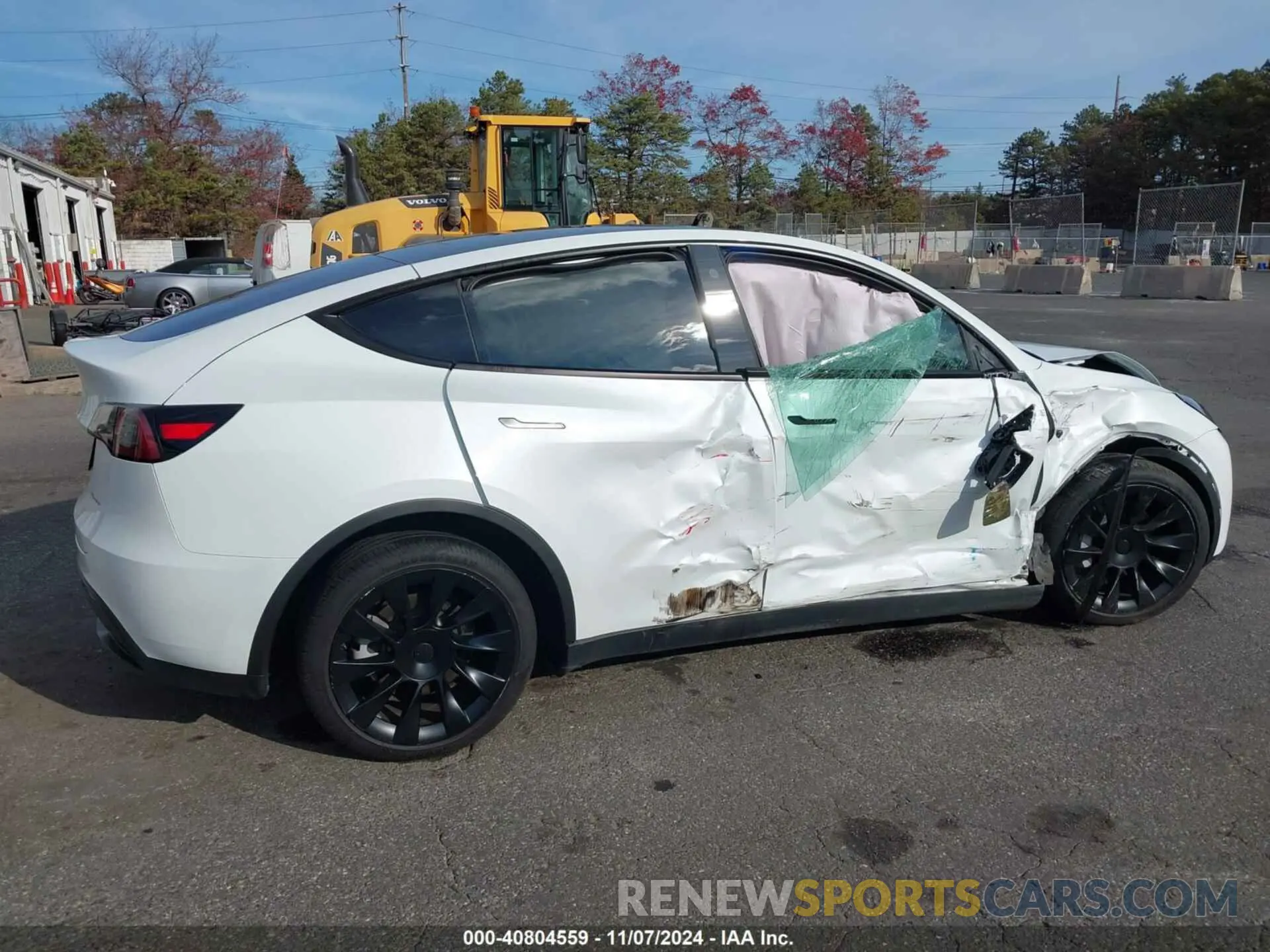 4 Photograph of a damaged car 7SAYGDEE3PF630734 TESLA MODEL Y 2023