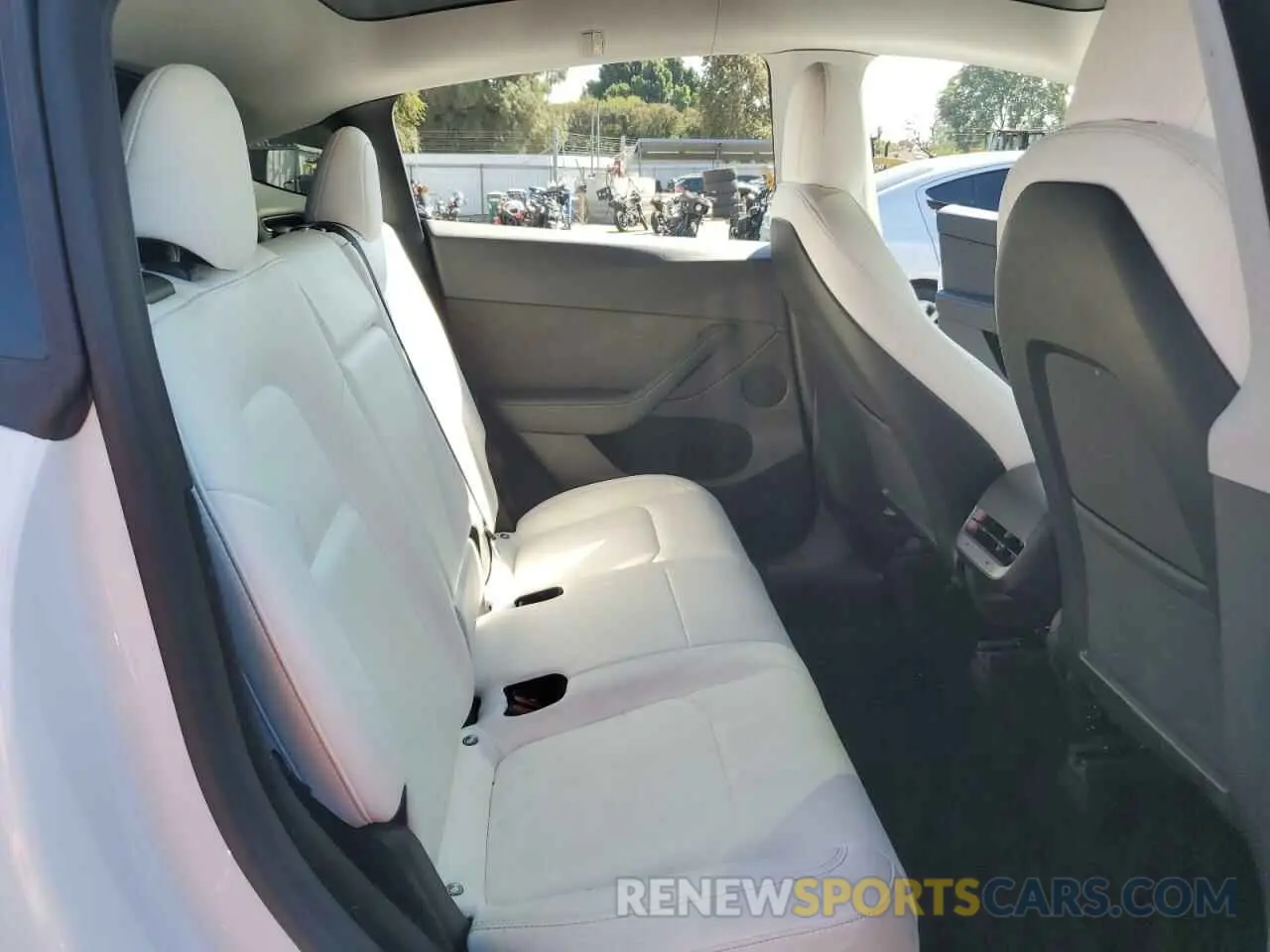 10 Photograph of a damaged car 7SAYGDEE3PF633178 TESLA MODEL Y 2023